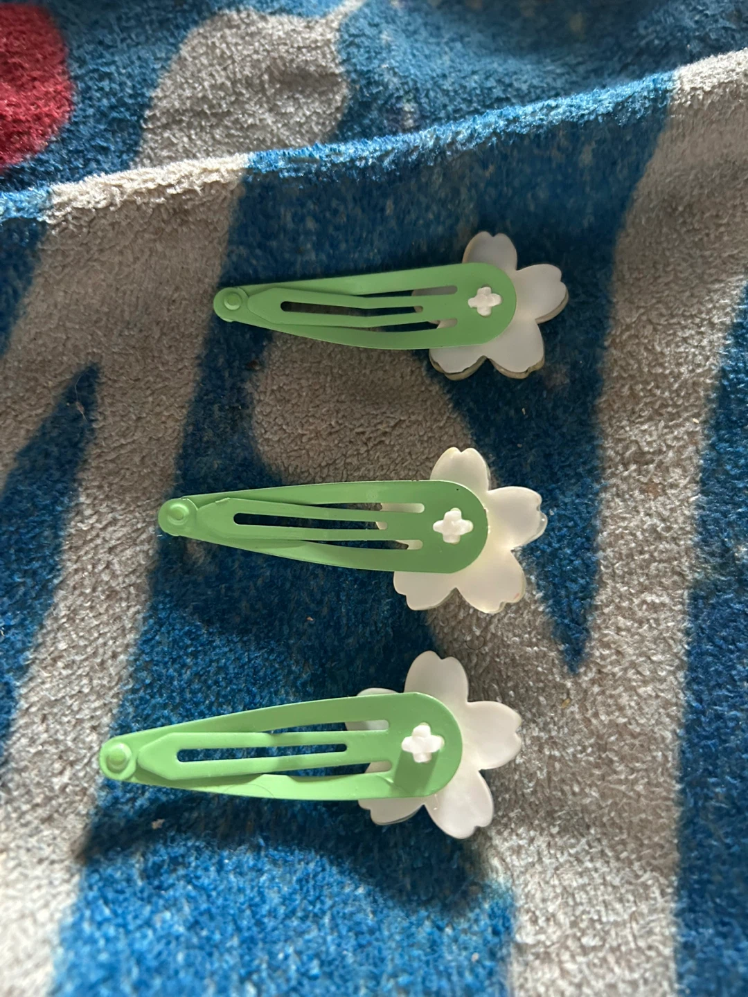 3x Flower Hair Clips - photo 2