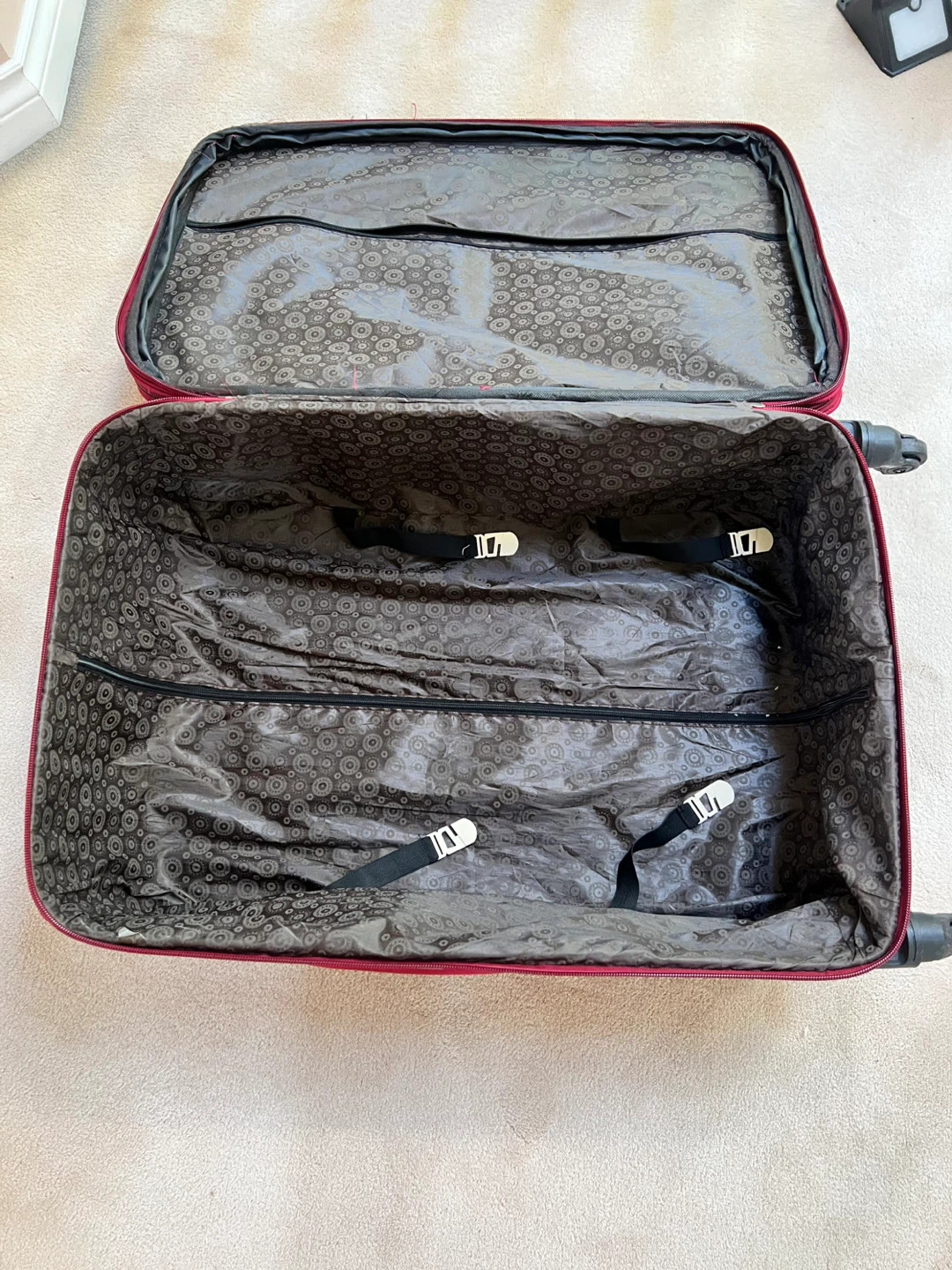 Red Daniel Spinner Luggage, 29”x20”x9” - photo 3