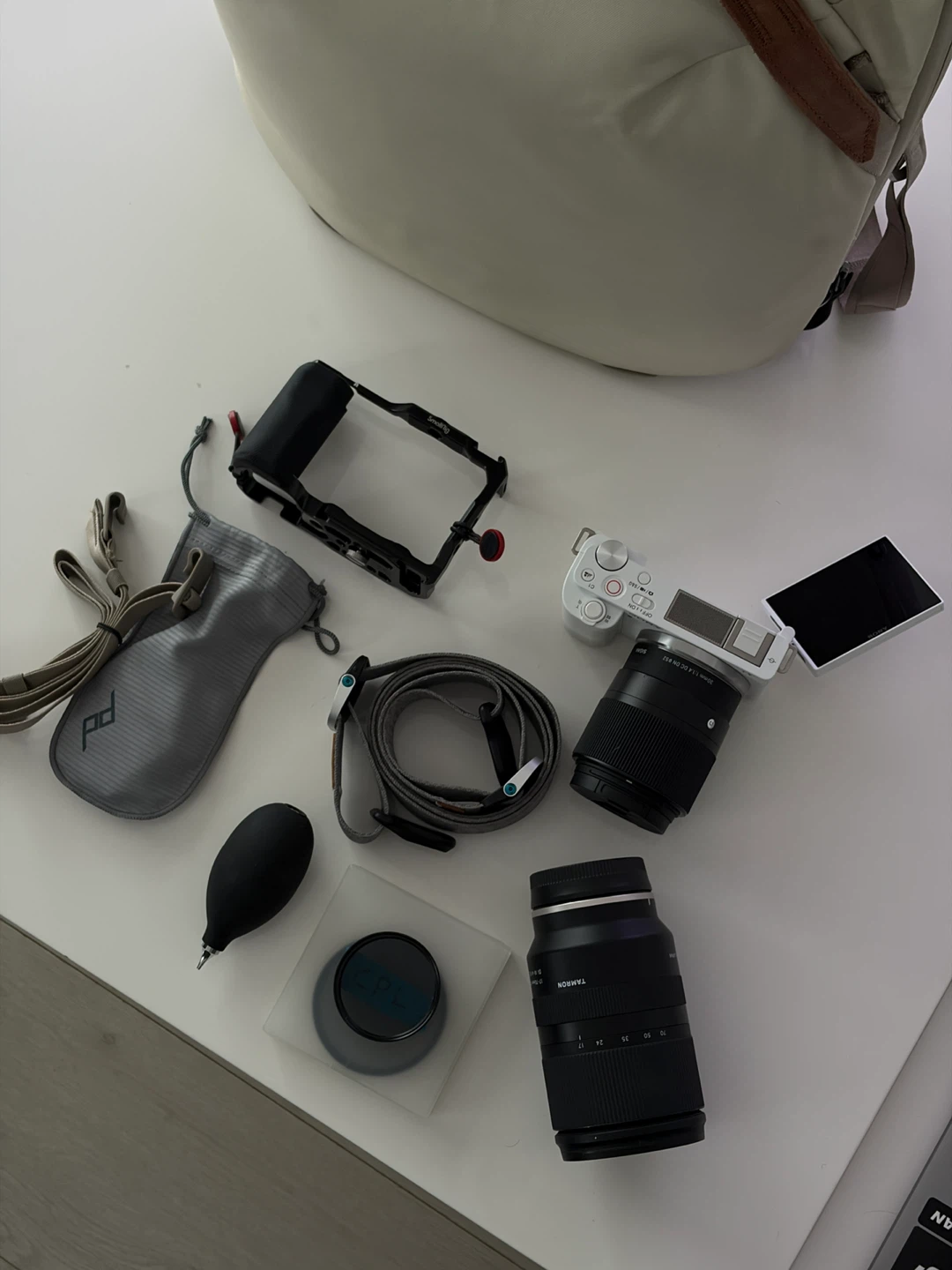 Sony ZV-E10 kit (lenses,bag,cage)