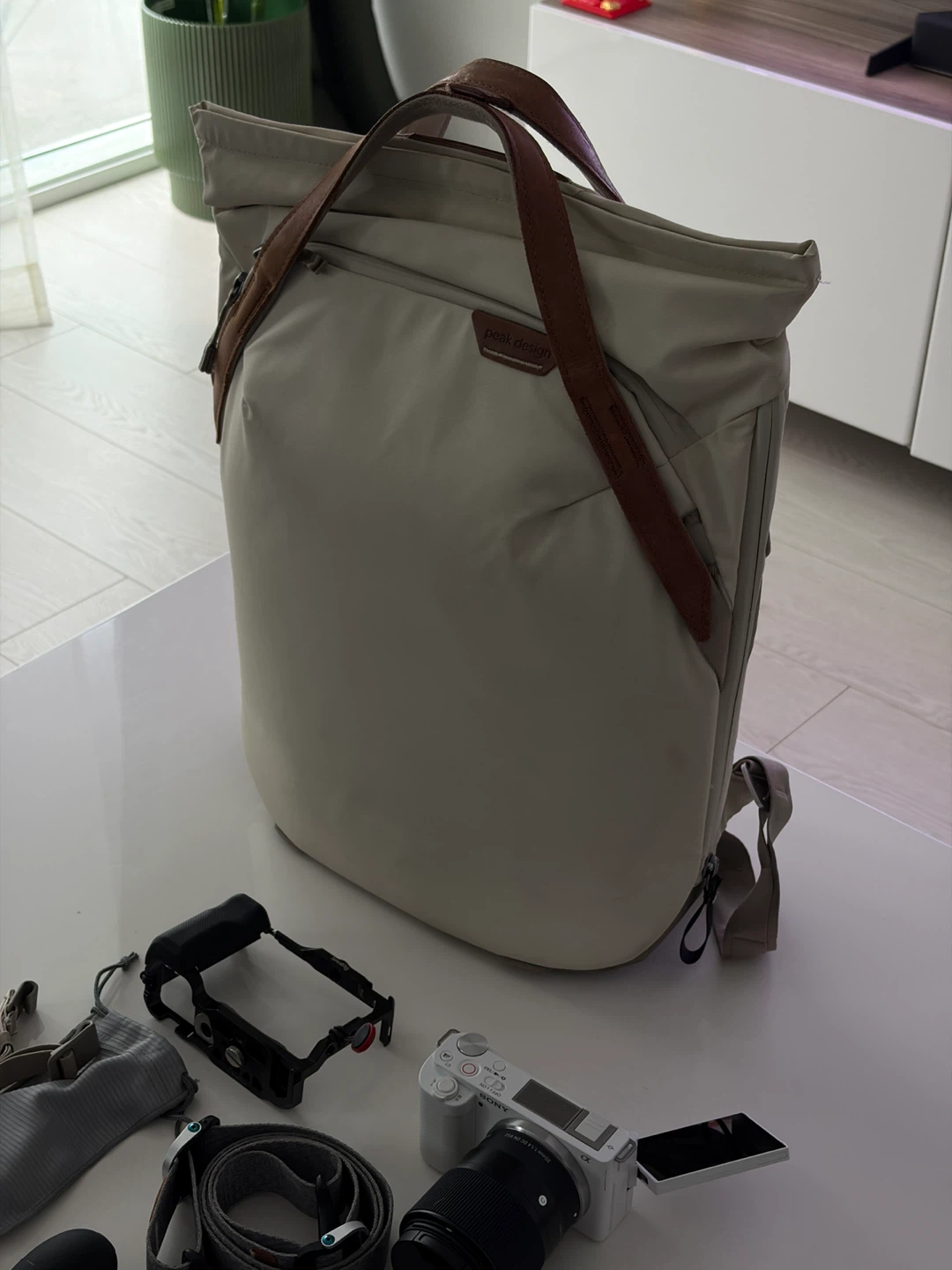 Sony ZV-E10 kit (lenses,bag,cage) - photo 2