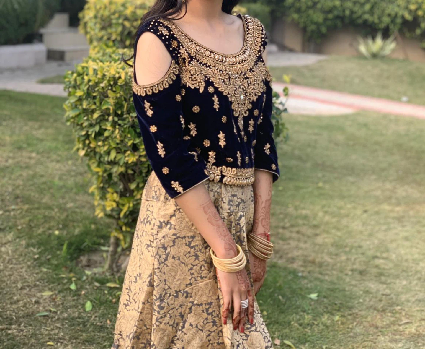 Embellished Blue Velvet Crop Top & Gold Brocade Skirt - photo 2