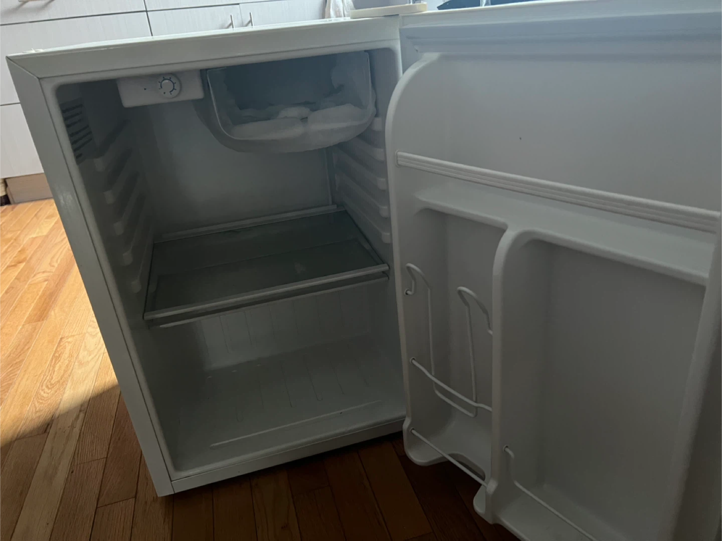 Magic Chef Mini Fridge - photo 4