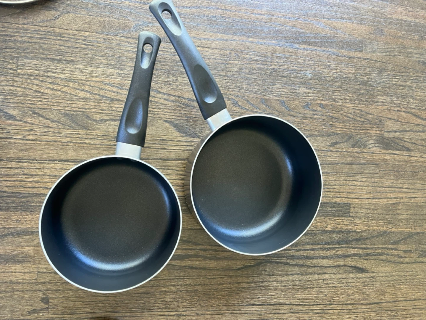 Betty Crocker Saucepans with Lids - photo 2