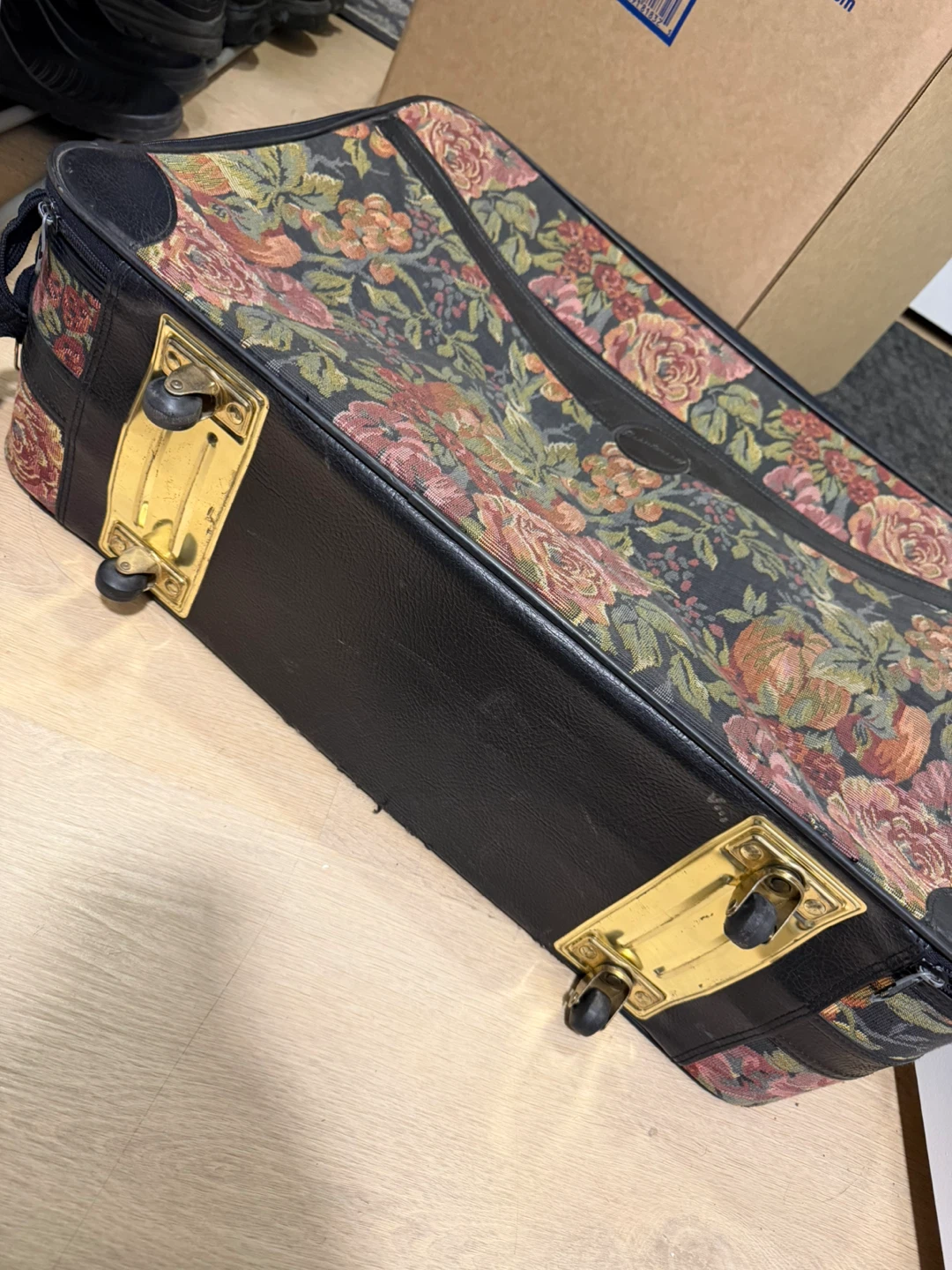 Vintage Floral Suitcase - photo 4
