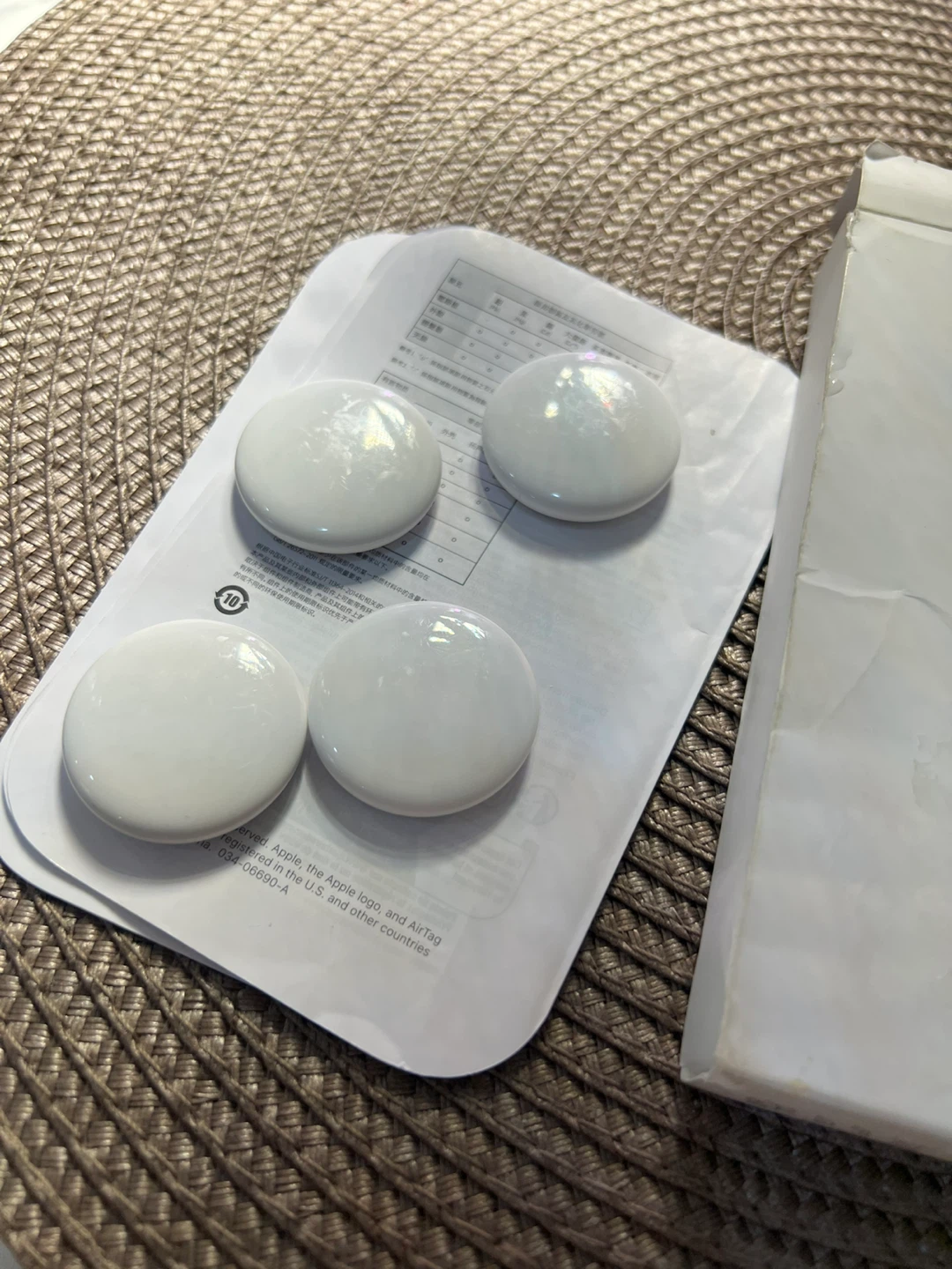 Apple AirTag 4 Pack - photo 3