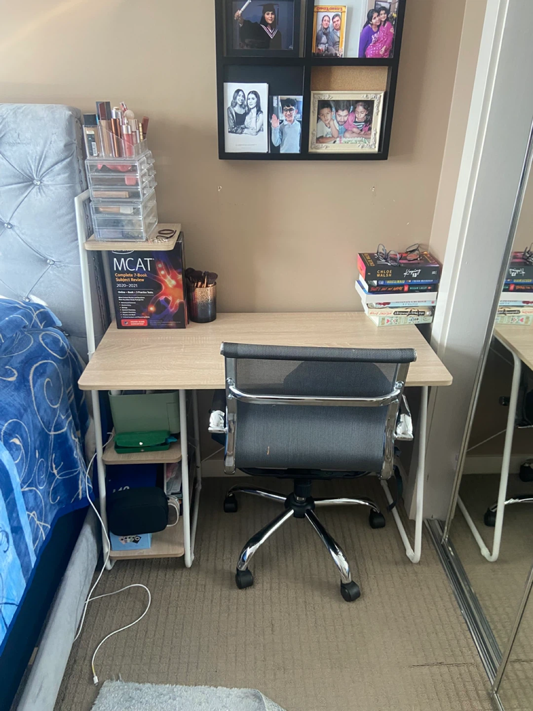 Light Wood Desk with Storage Shelves - photo 4