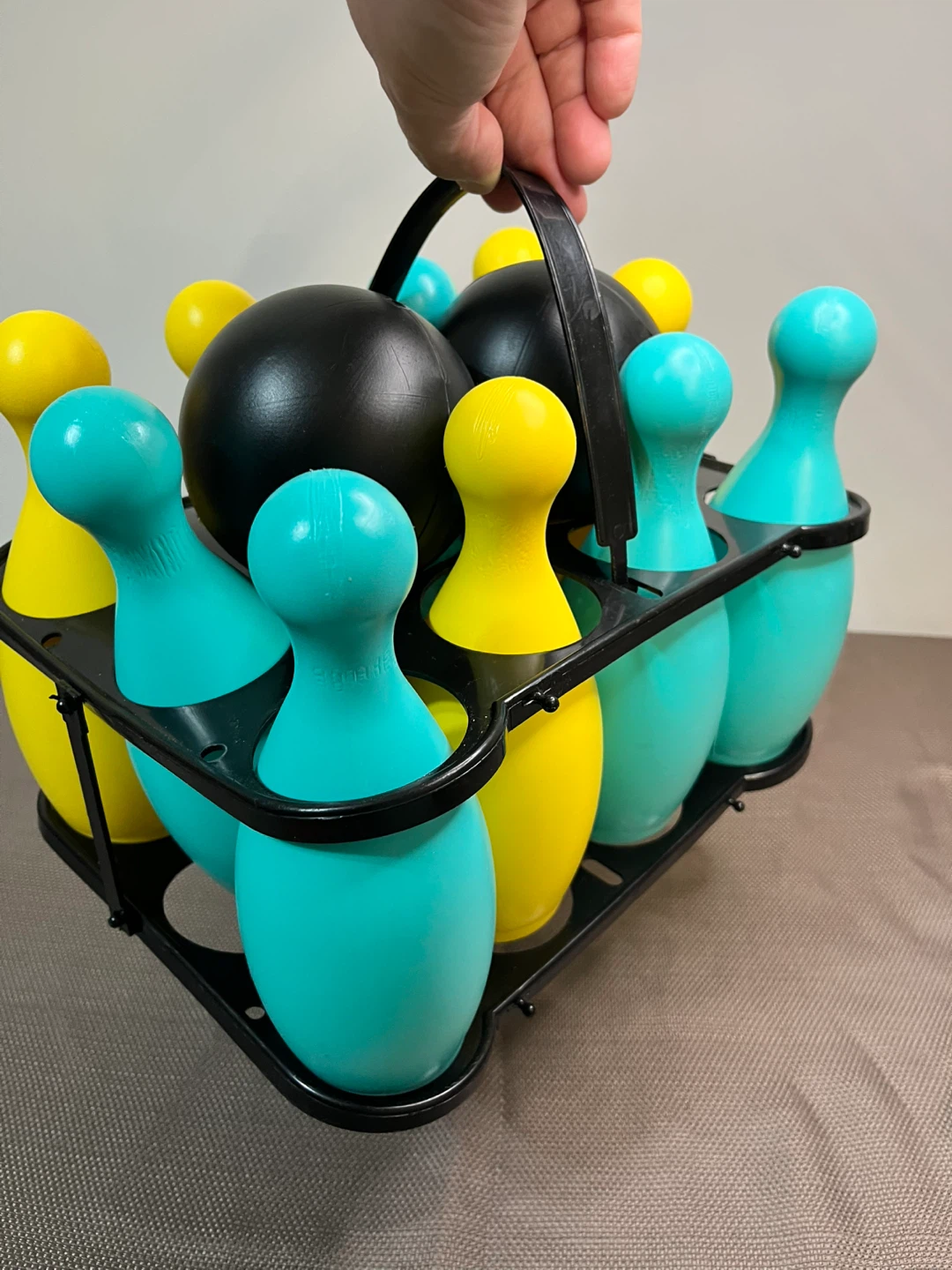 🌱Like New 🌱 Kids Bowling Set - 10 Pins & 2 Balls - photo 5