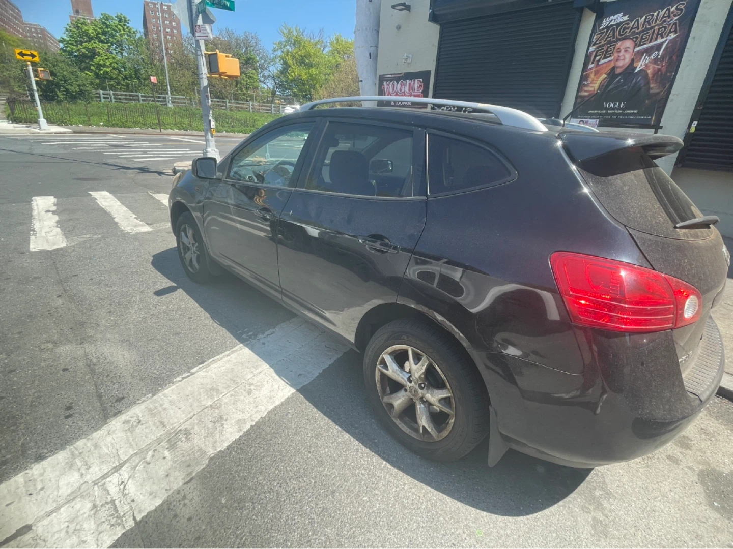 Black Nissan Rogue SUV 2009