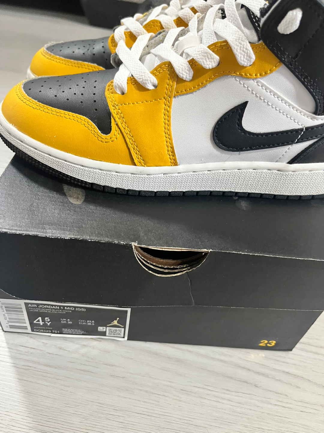 Air Jordan 1 Mid (GS) Sneakers Yellow/Black Size 4.5 Youth - photo 2