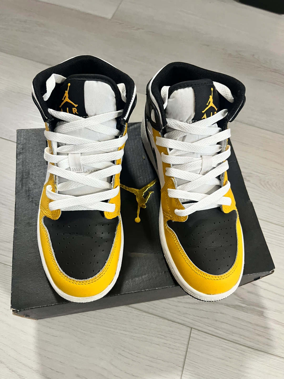 Air Jordan 1 Mid (GS) Sneakers Yellow/Black Size 4.5 Youth - photo 3