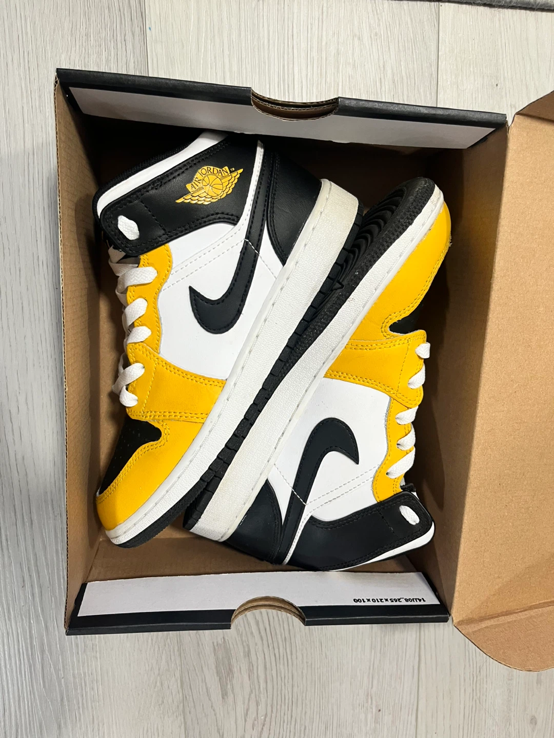 Air Jordan 1 Mid (GS) Sneakers Yellow/Black Size 4.5 Youth