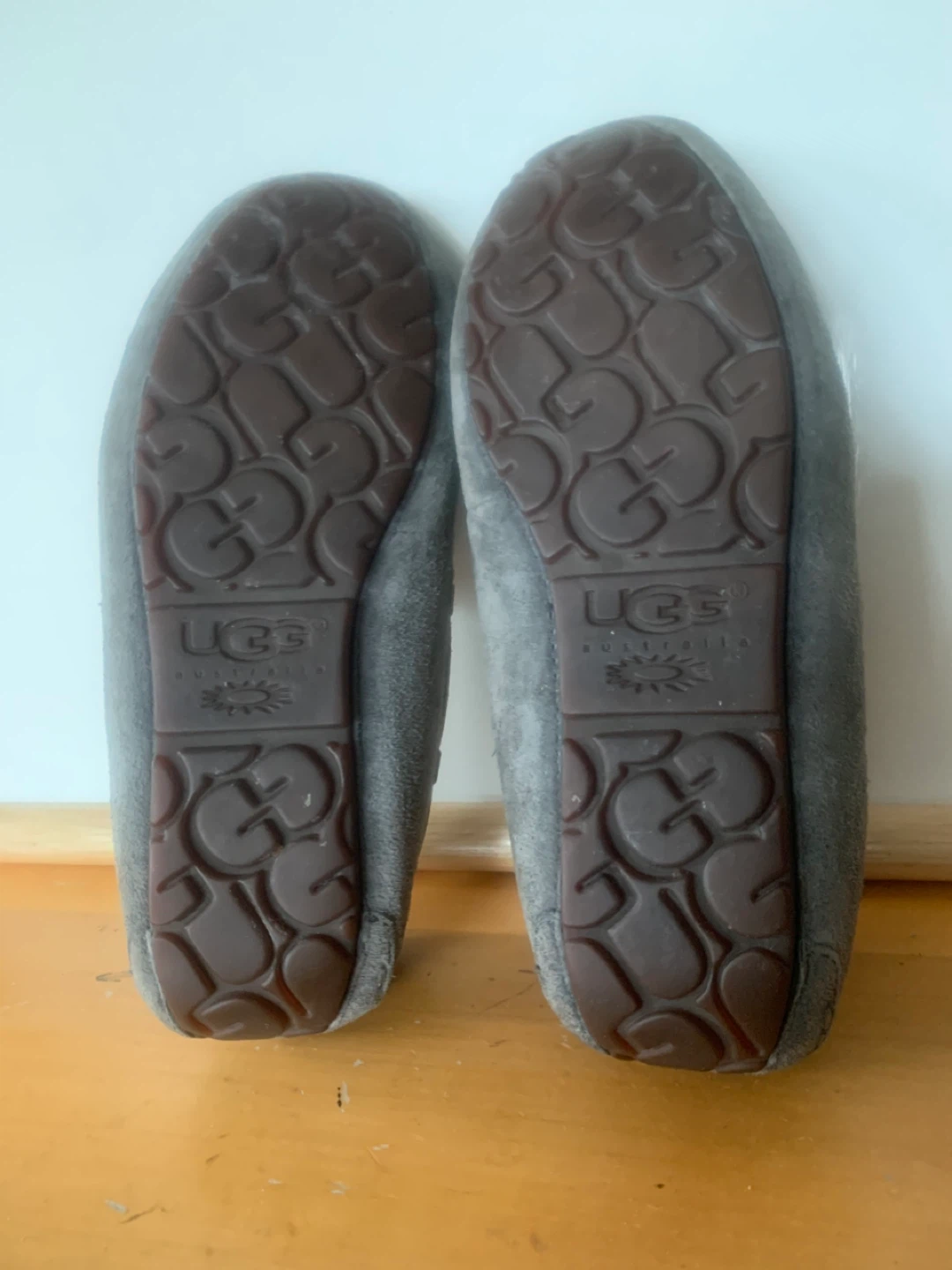 UGG Grey Moccasins Size 6 Grey - photo 2