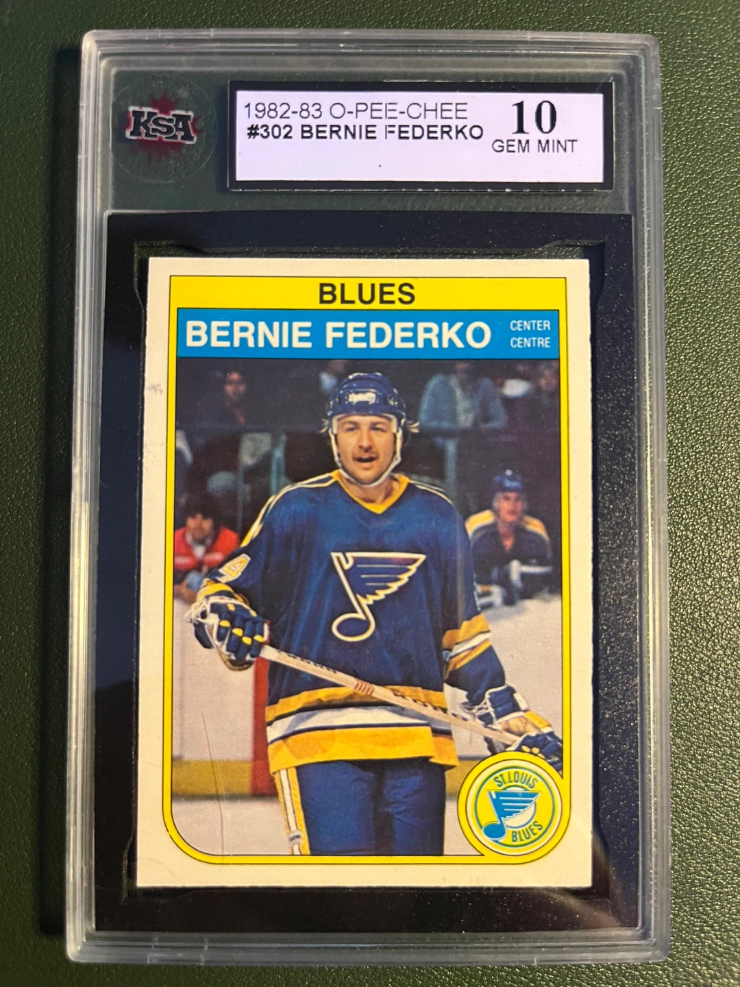 1982-83 O-Pee-Chee Bernie Federko #302 Hockey Card - Gem Mint