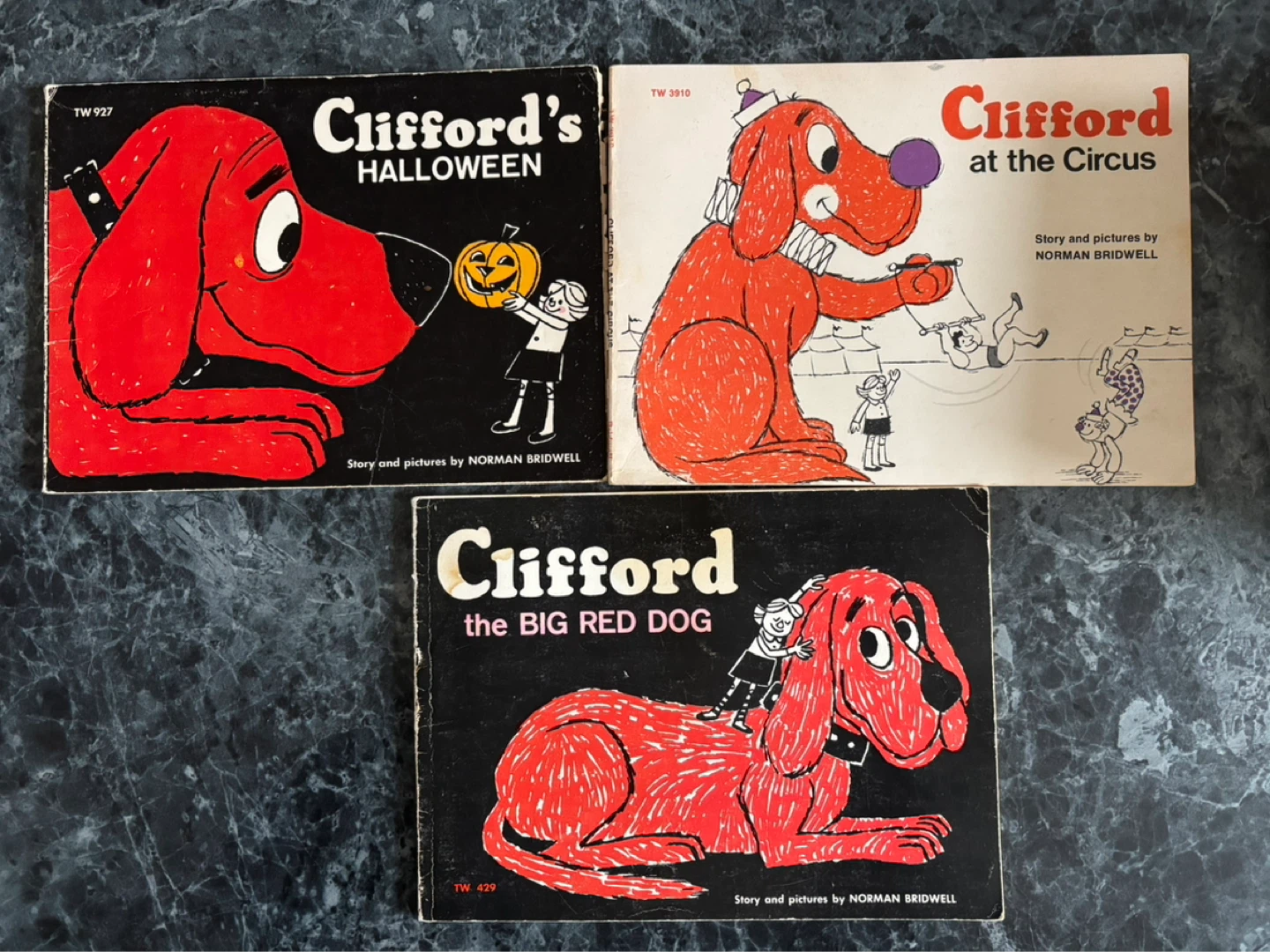 🌱Vintage 70s Clifford the Big Red Dog Book Set