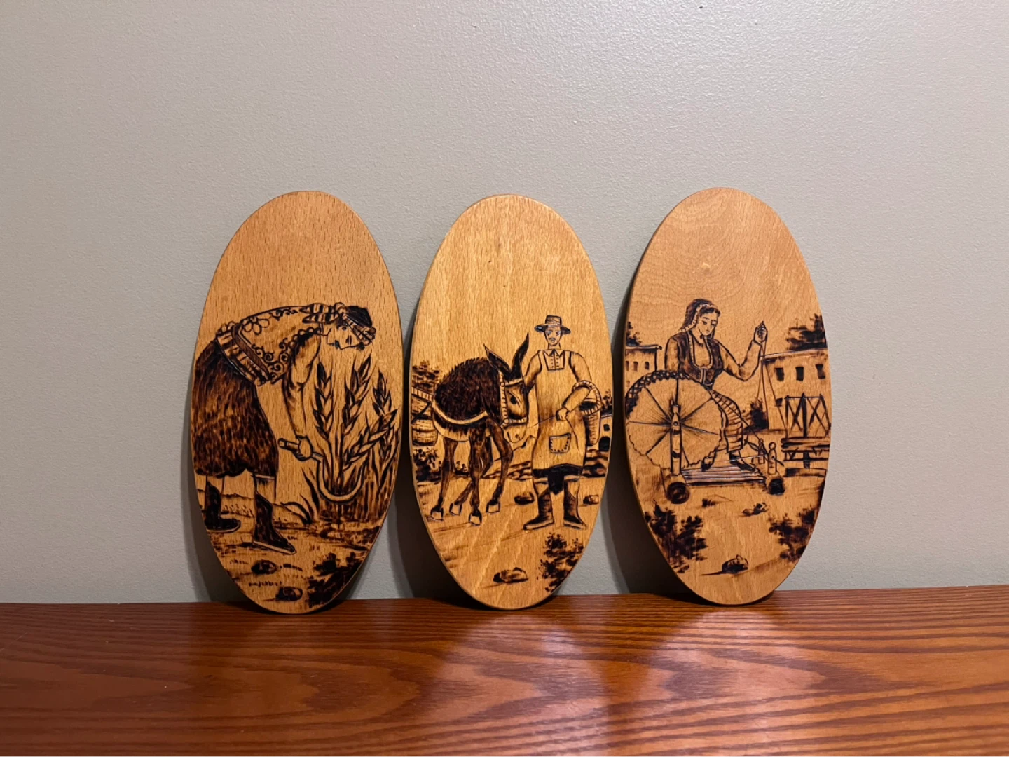 HANDMADE WOODEN PYROGRAPHY PLAQUES