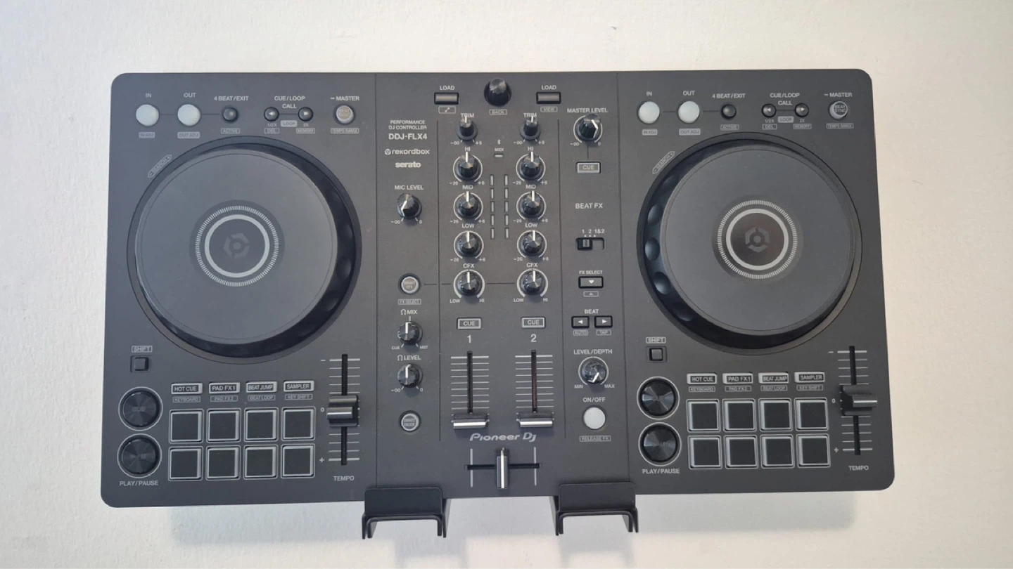 Pioneer DDJ-FLX4 DJ Controller with Cables and Box