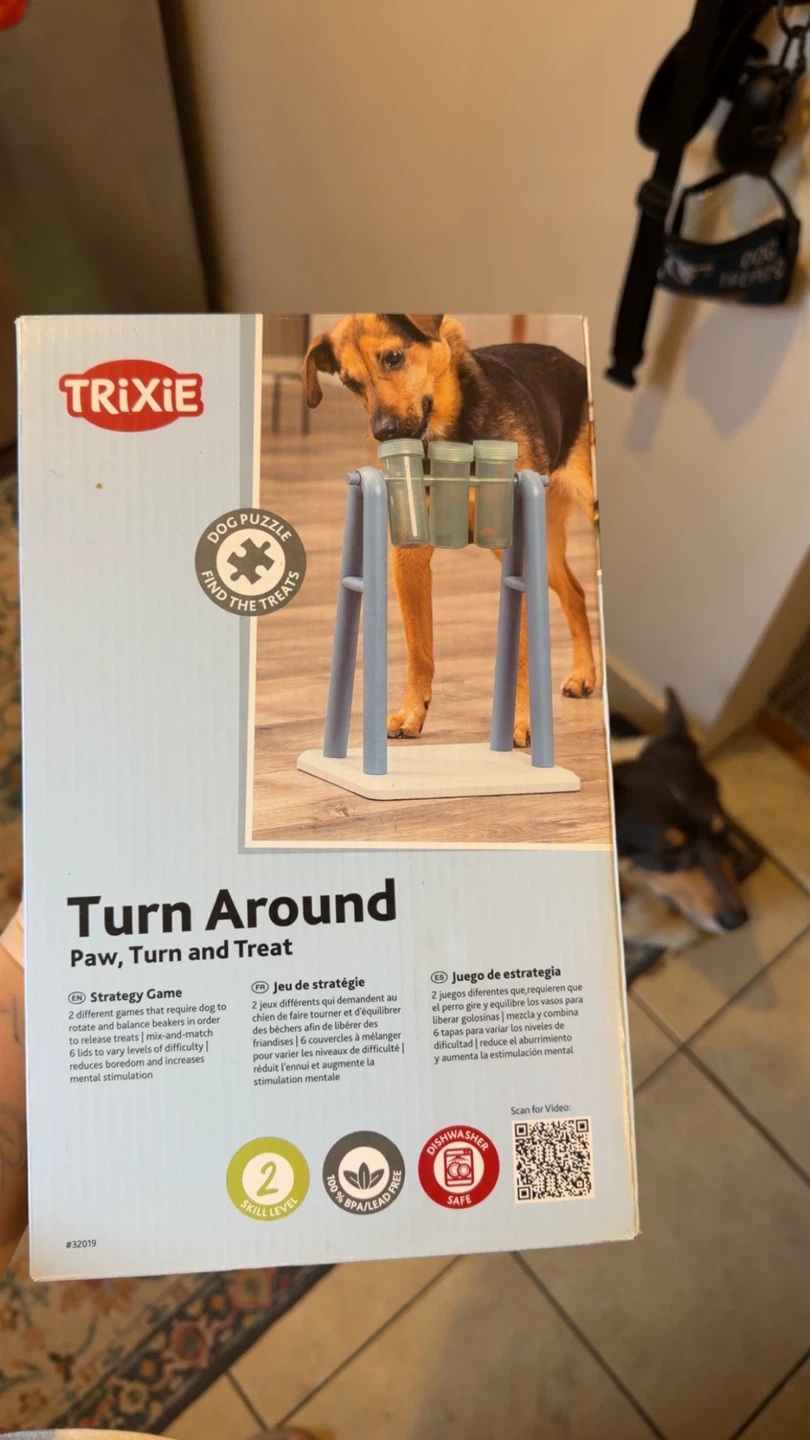 TRIXIE “ Turn Around” Dog Puzzle