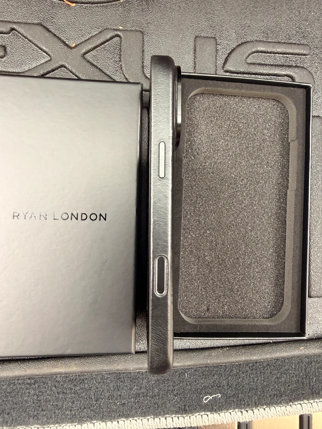Ryan London Genuine Leather iPhone Case - photo 2