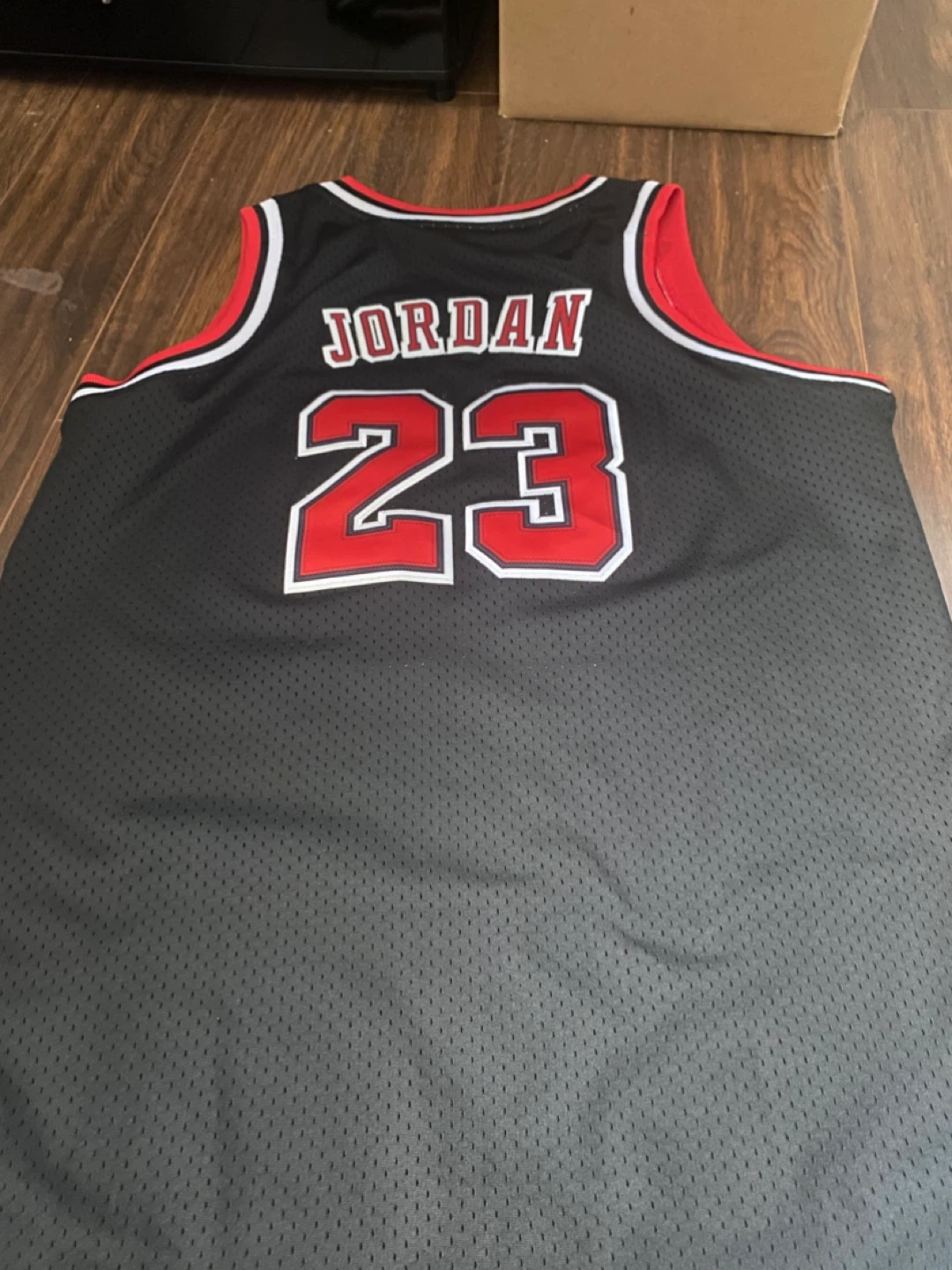 Michael Jordan Jersey - photo 3