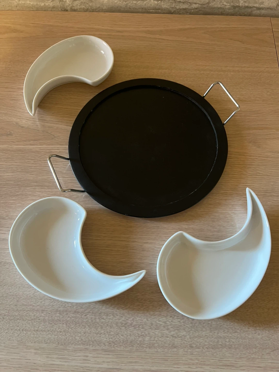 Leaf Shaped Serving Tray and 3-Section Snack Dish Set - photo 4
