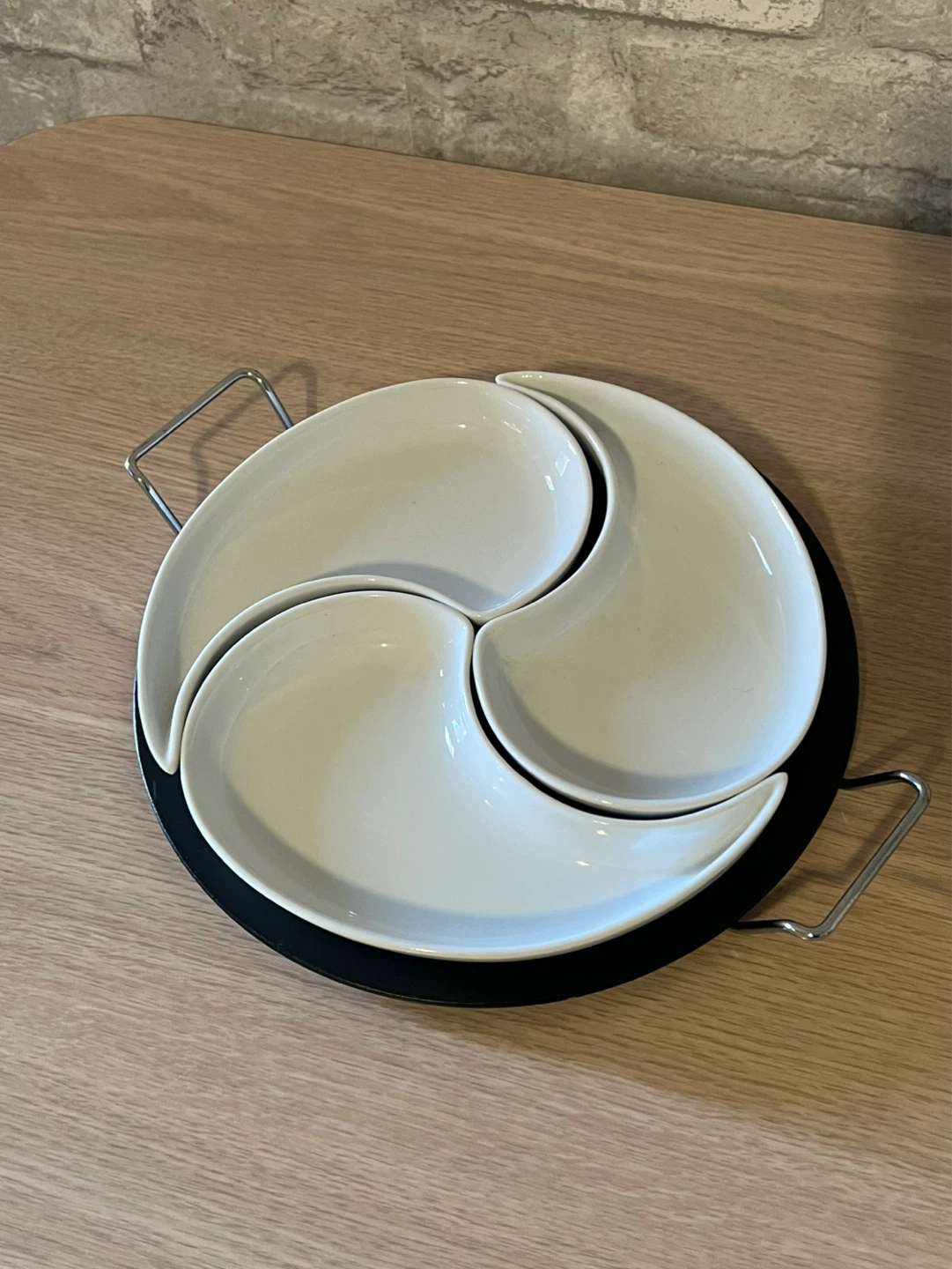 Leaf Shaped Serving Tray and 3-Section Snack Dish Set - photo 3