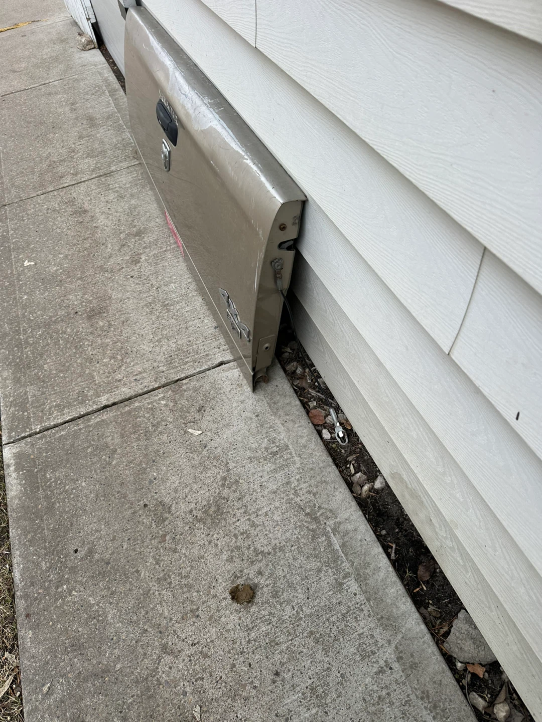 Working tailgate for a 2004 Ram 1500