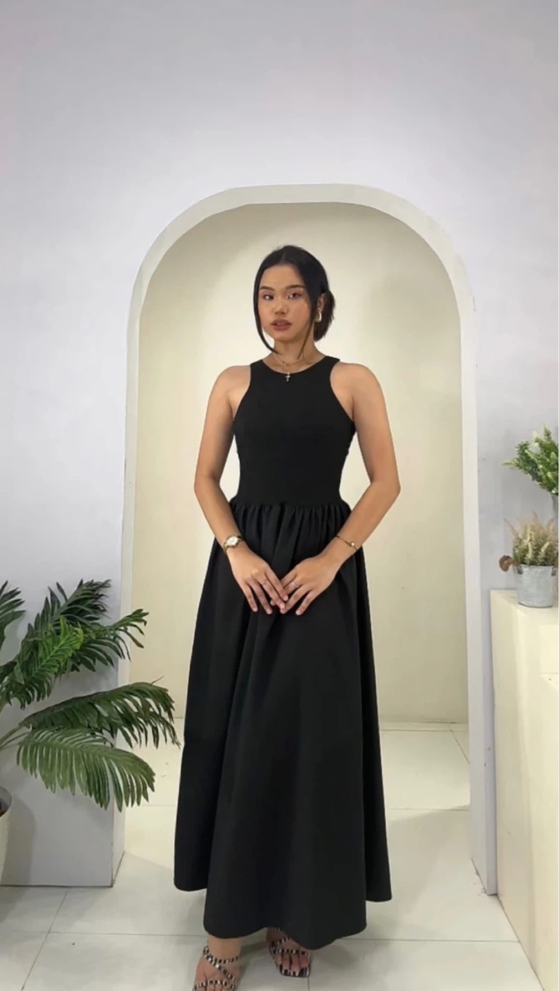 Black Sleeveless Midi Dress