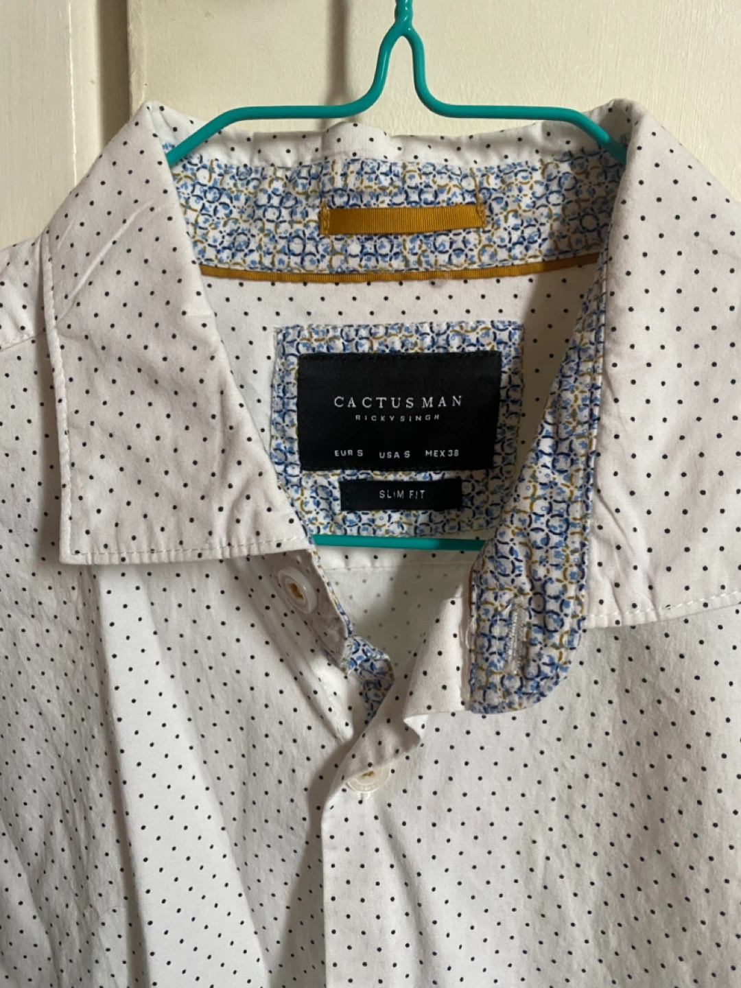 Men’s White Polka-Dot Long-Sleeved Shirt Small