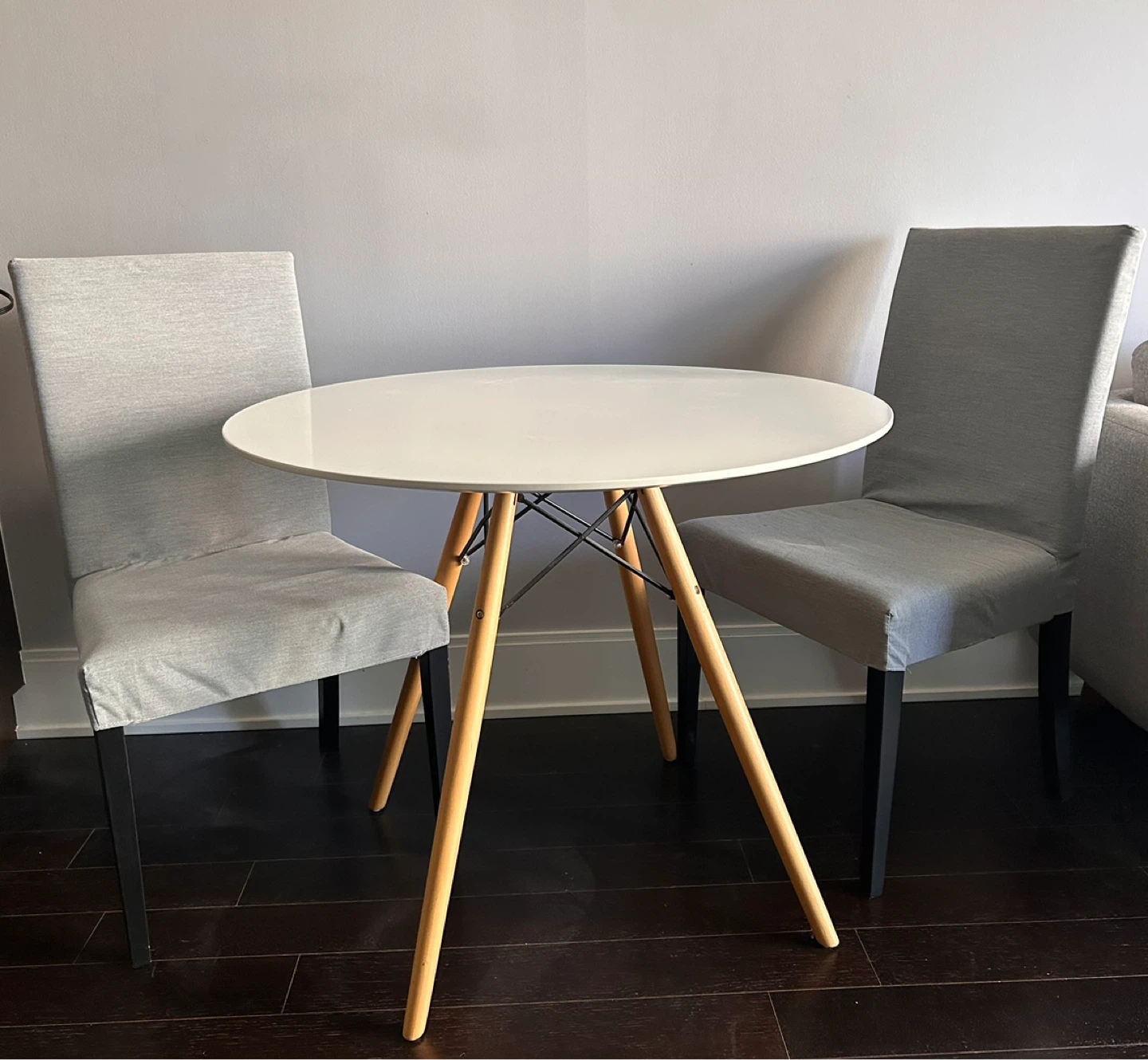 Modern round Structube dining table plus 2 chairs- like new