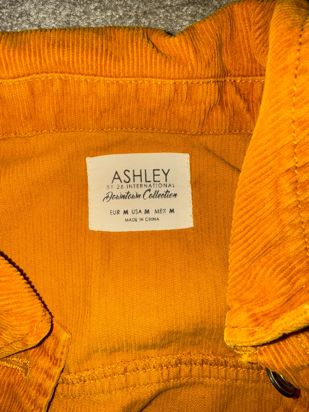 Corduroy sweater, size medium - photo 2