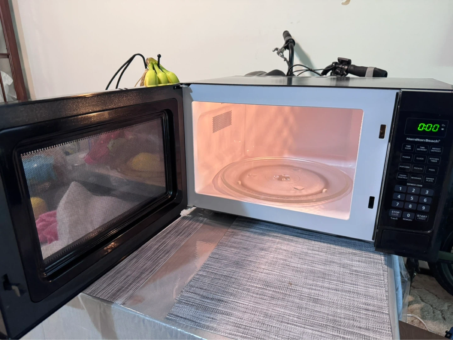 Hamilton Beach Microwave - photo 3