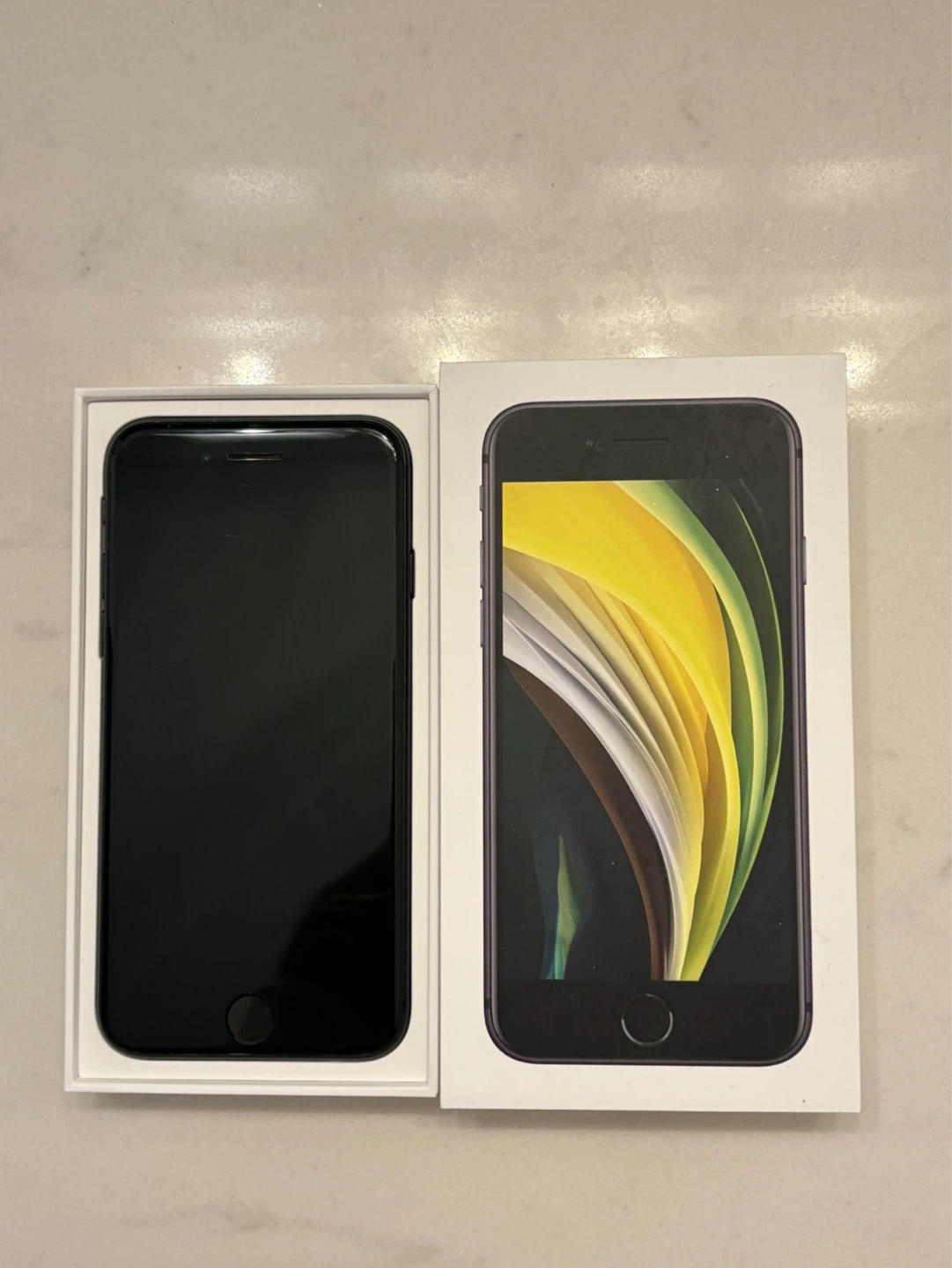 Apple iPhone SE (2nd Gen) - Black (Hwy 7 and Bathurst) - photo 3