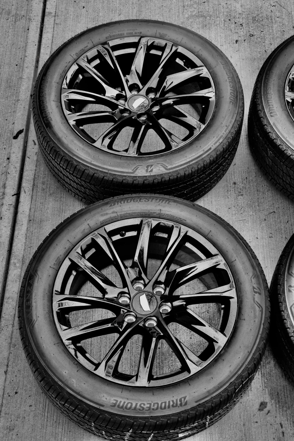 Cadillac Escalade wheels and tire - photo 2
