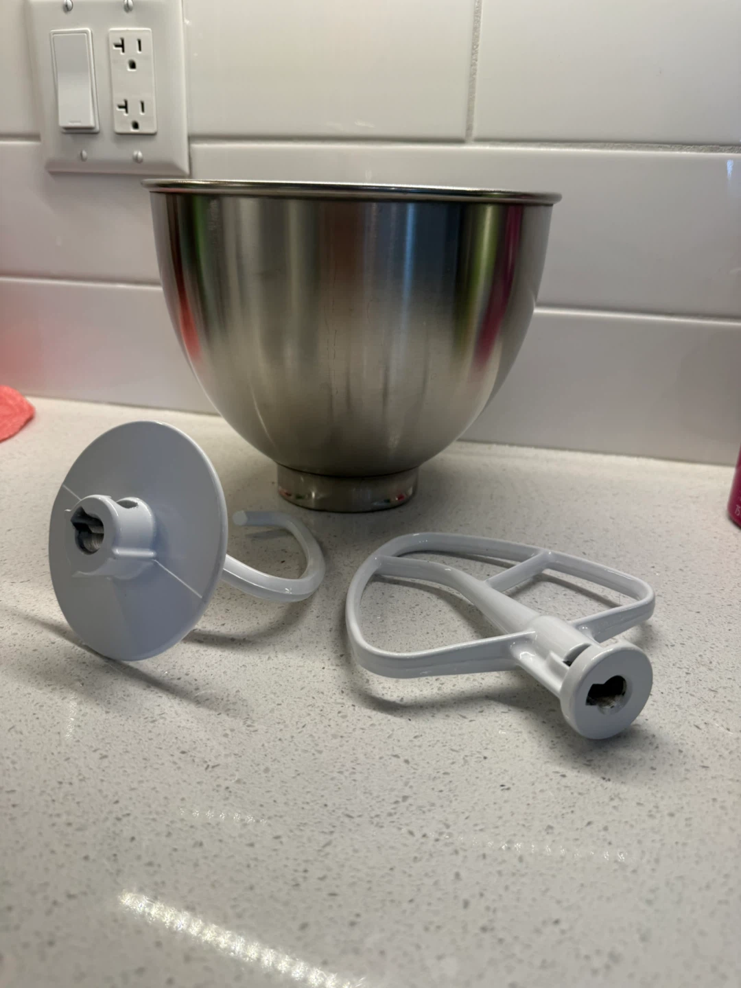 KitchenAid 4.5 QT Stainless Steel Bowl with attachments