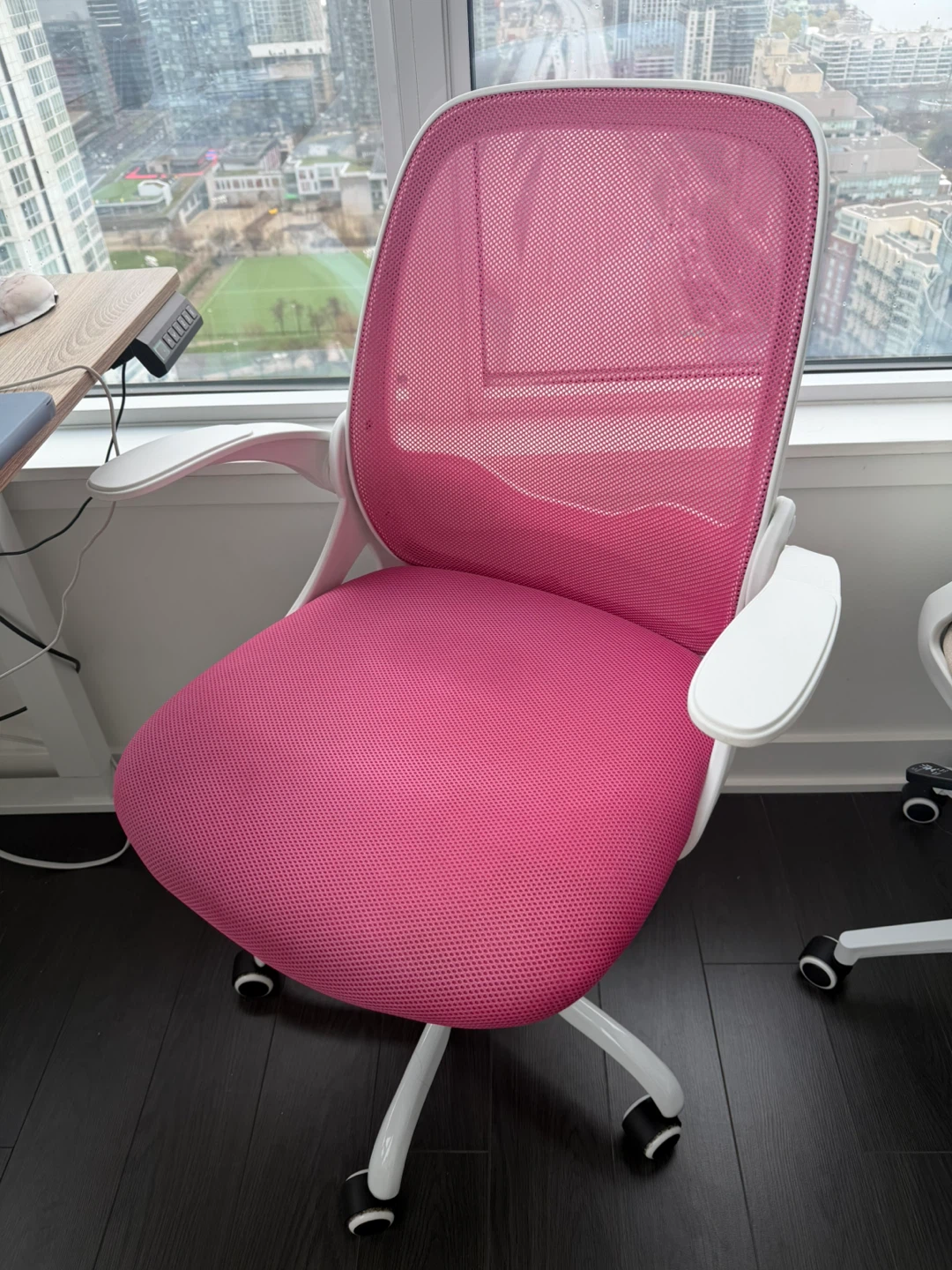 Stylish Pink Ergonomic Office Chair – Like New - photo 3