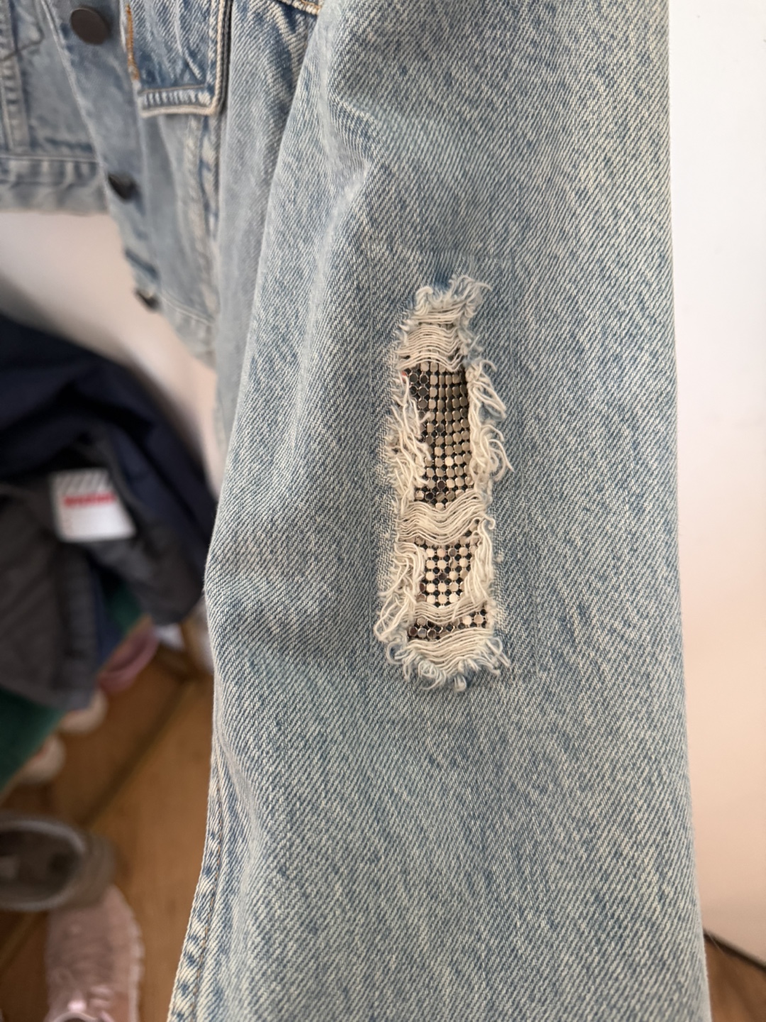 Alice + Olivia Jeans Denim Jacket with sparkly Detail - photo 5