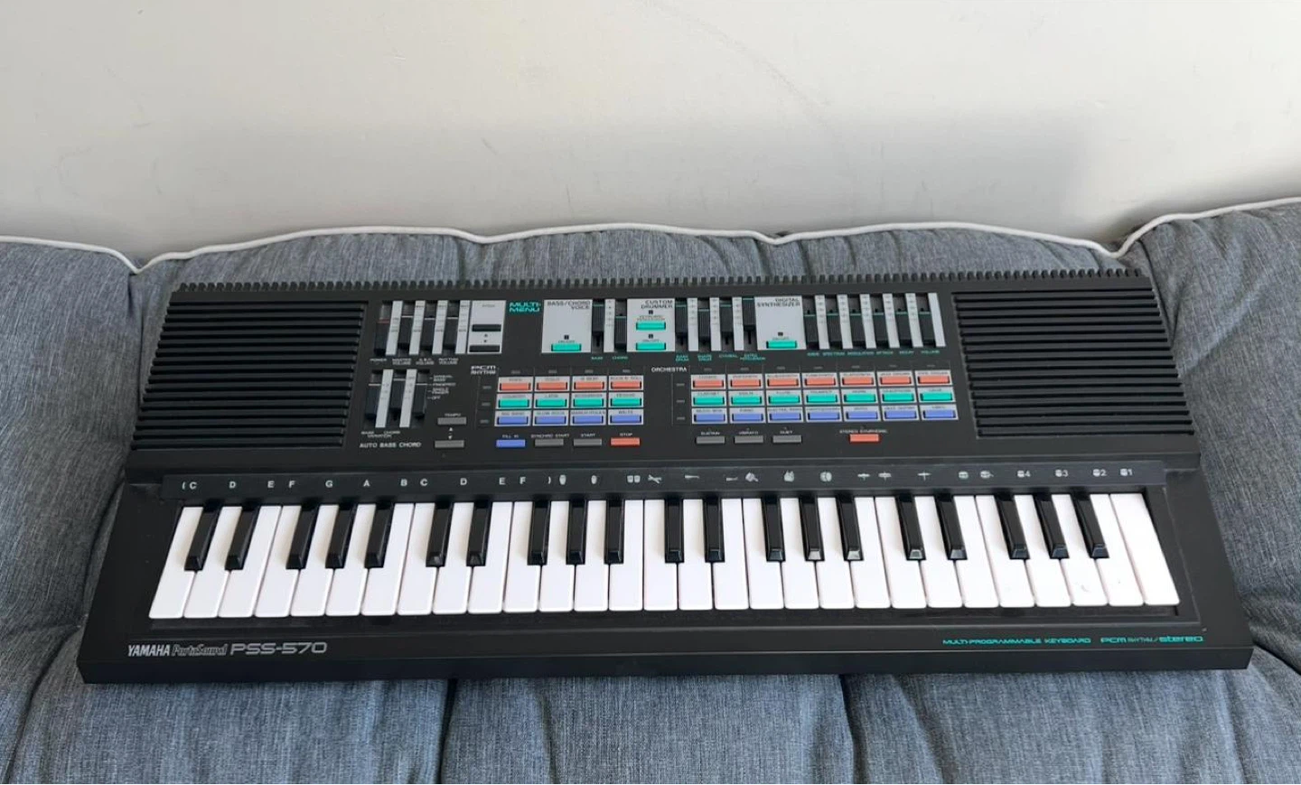 Yamaha PortaSound PSS-570 Electronic Keyboard