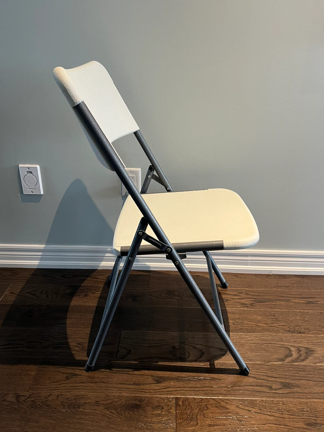 Stong Folding Chair - White Plastic and Metal - photo 2