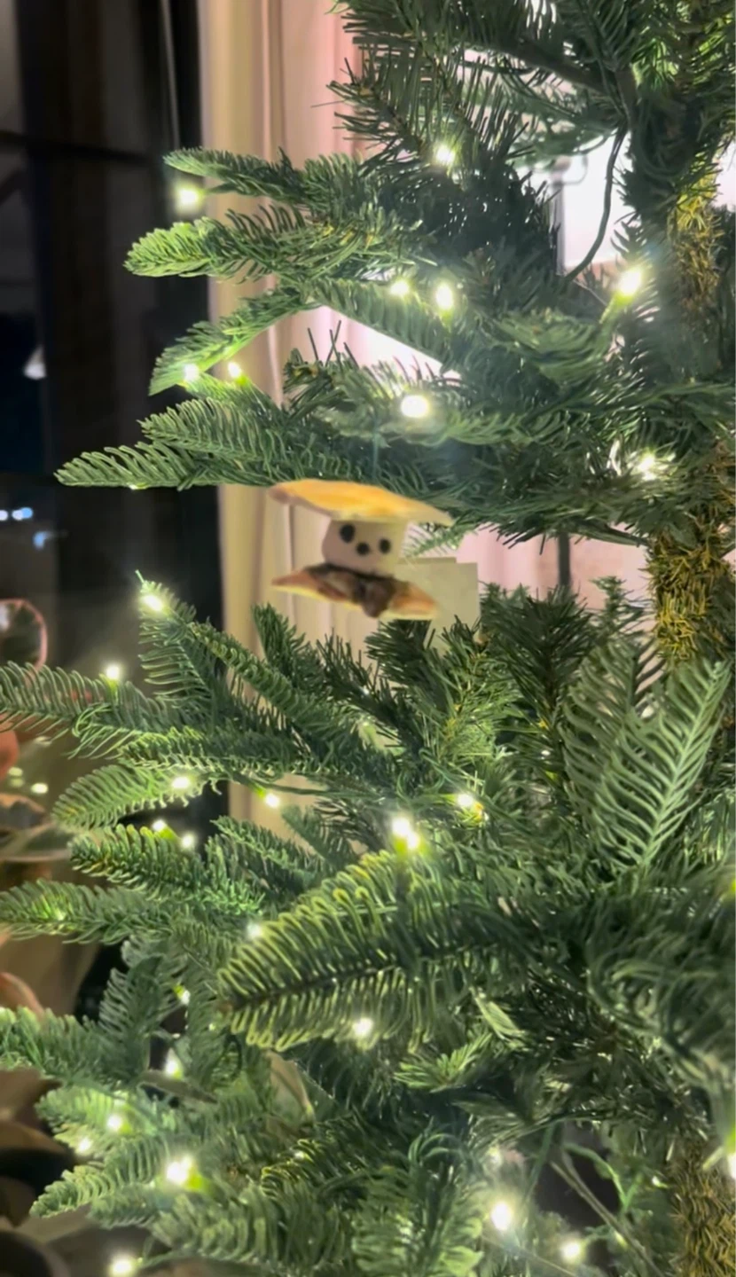 Pre-lit Artificial Christmas Tree (5 feet) - photo 3