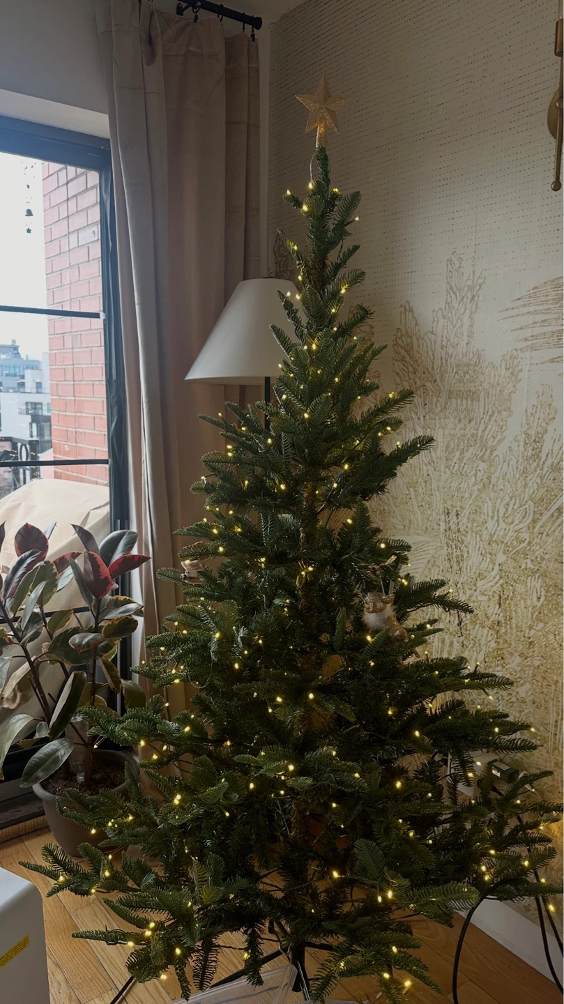 Pre-lit Artificial Christmas Tree (5 feet)