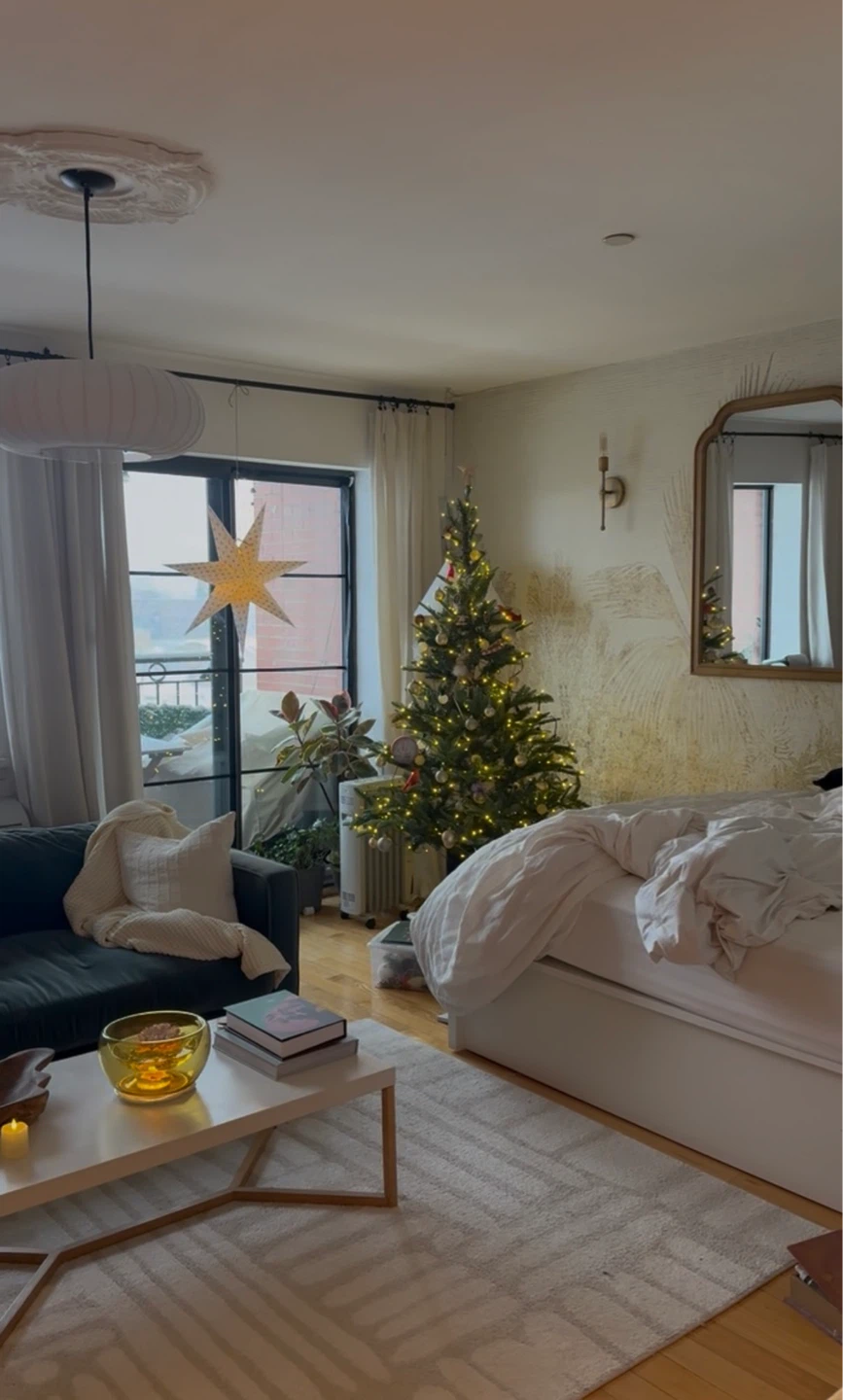 Pre-lit Artificial Christmas Tree (5 feet) - photo 2