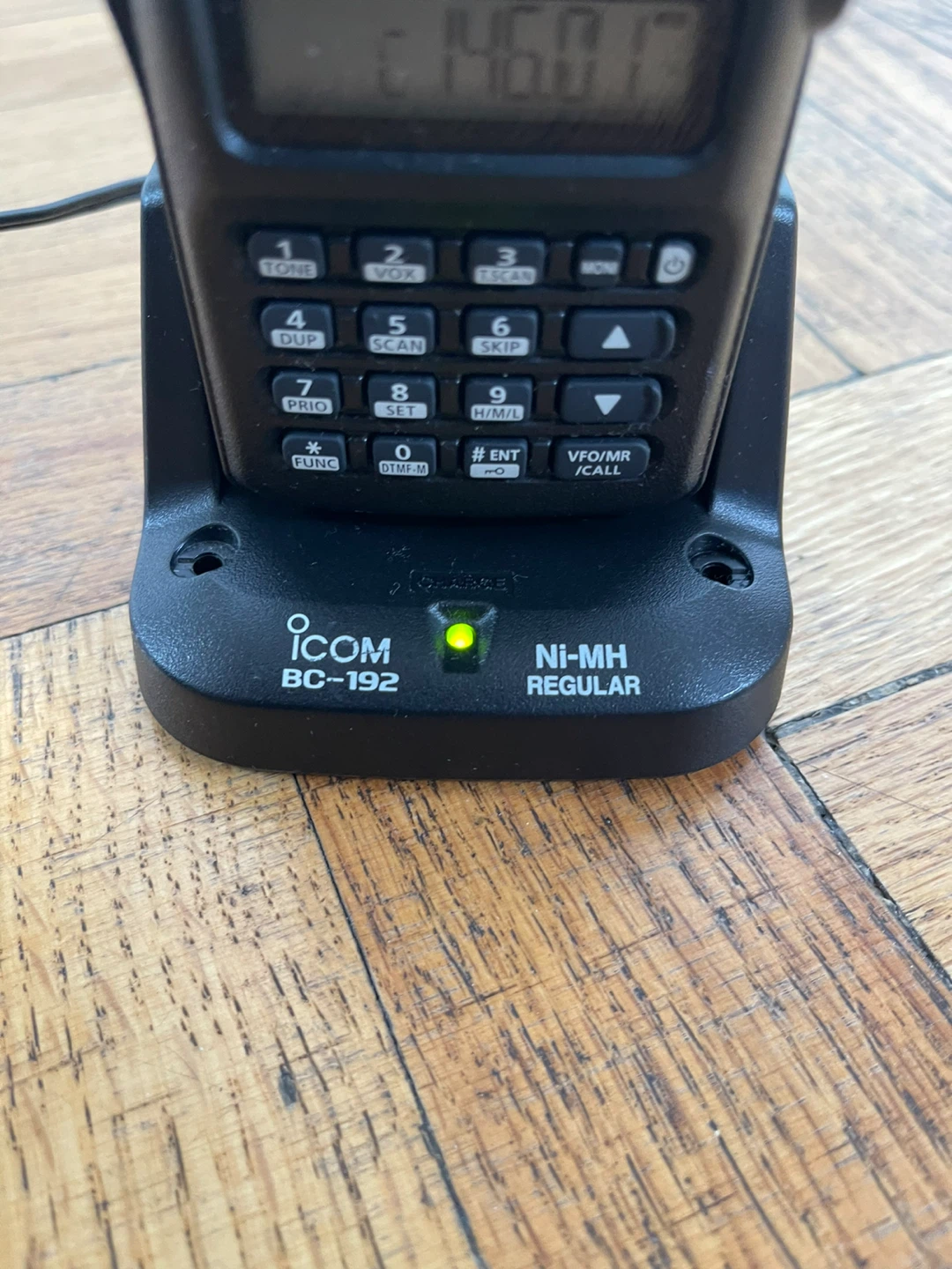 Icom IC-V80 VHF Transceiver with BC-192 Charger - photo 4