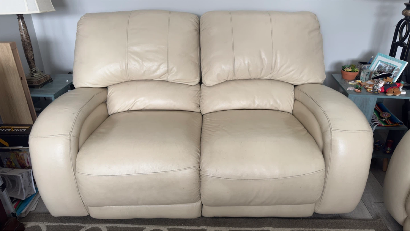 Cream Leather Sofa with Recliner - photo 2
