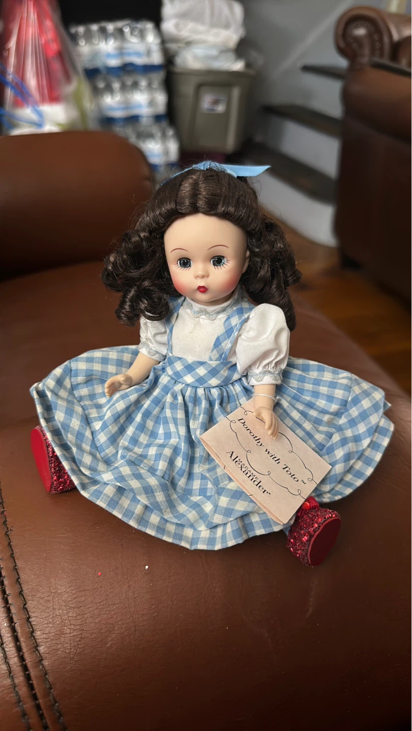 2001 Madame Alexander Dorothy Doll