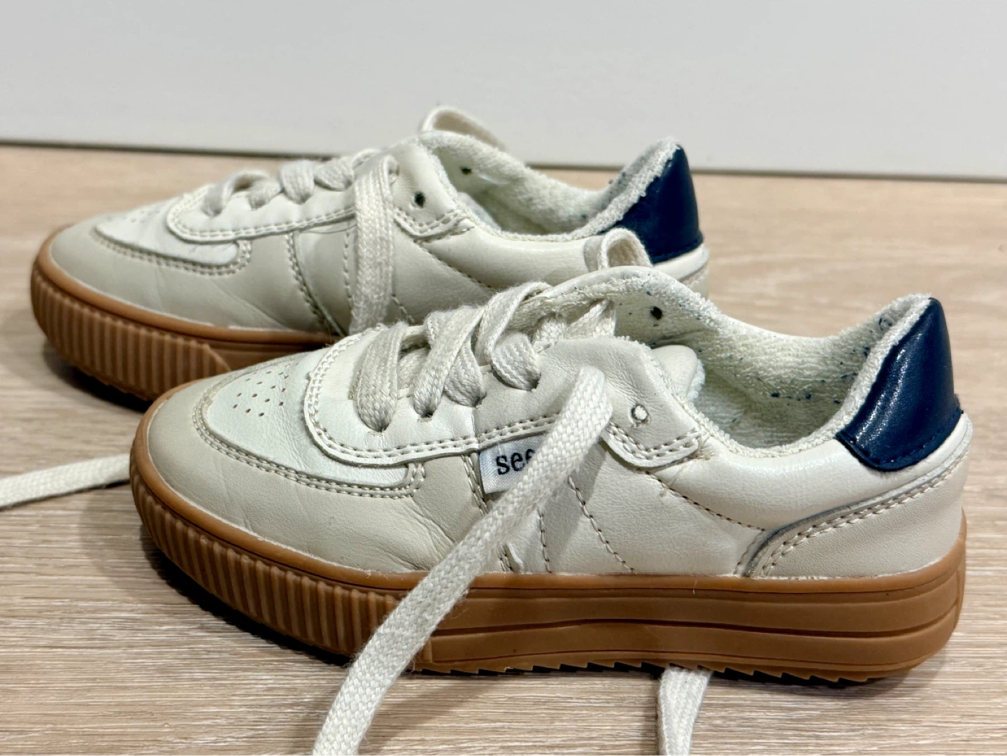 Seed Heritage Sneakers - Size 25 - photo 4