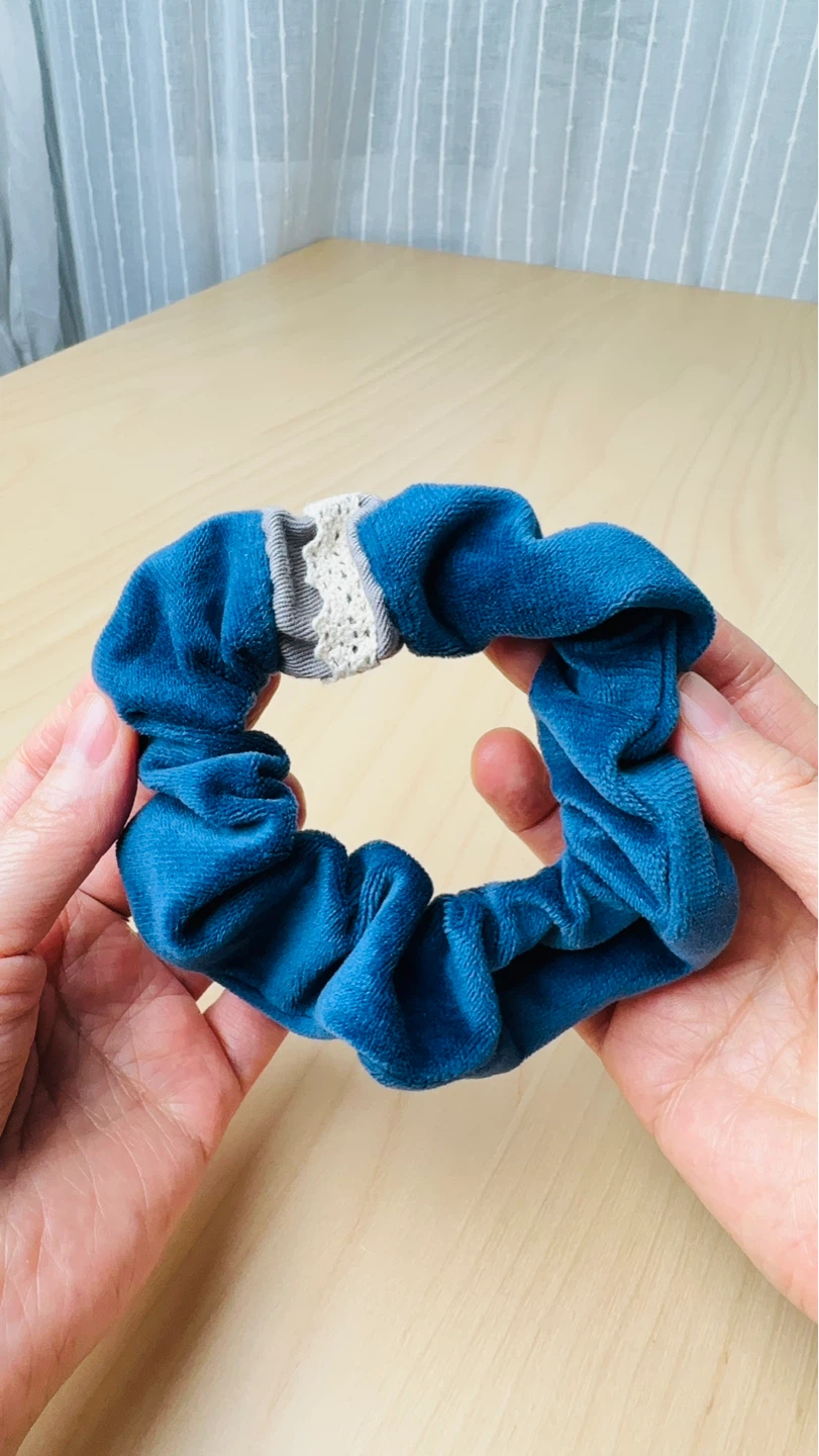 🌱Set of 4 Scrunchies and 1 Hair Coil - photo 2