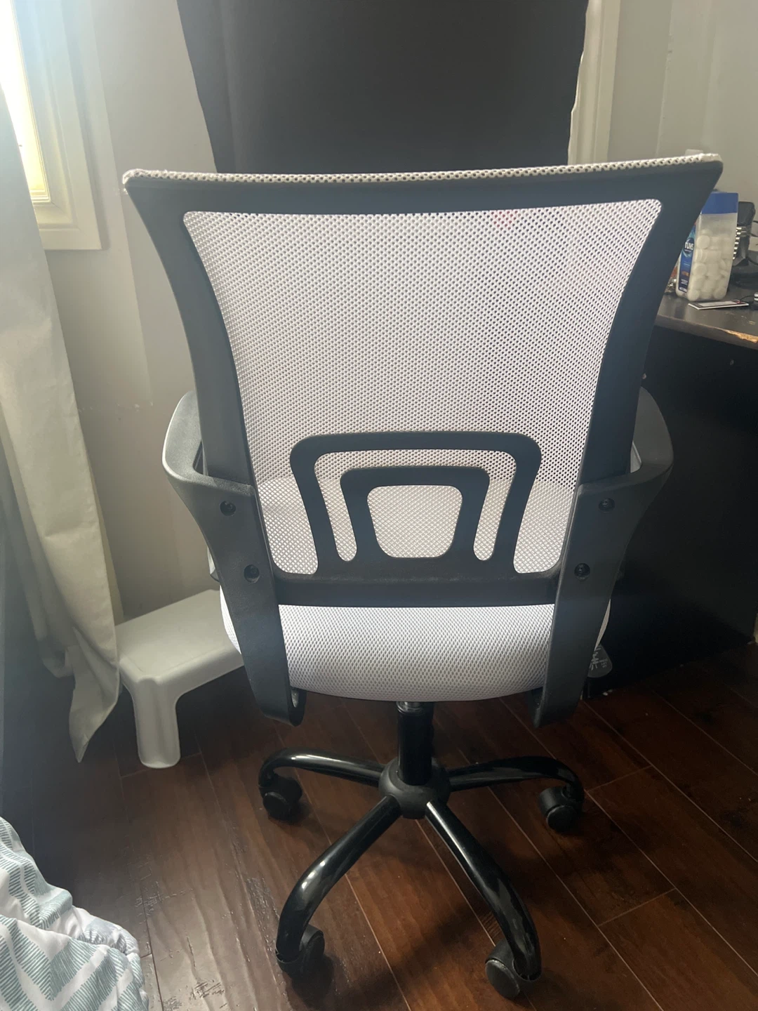 White Mesh Office Chair - photo 3