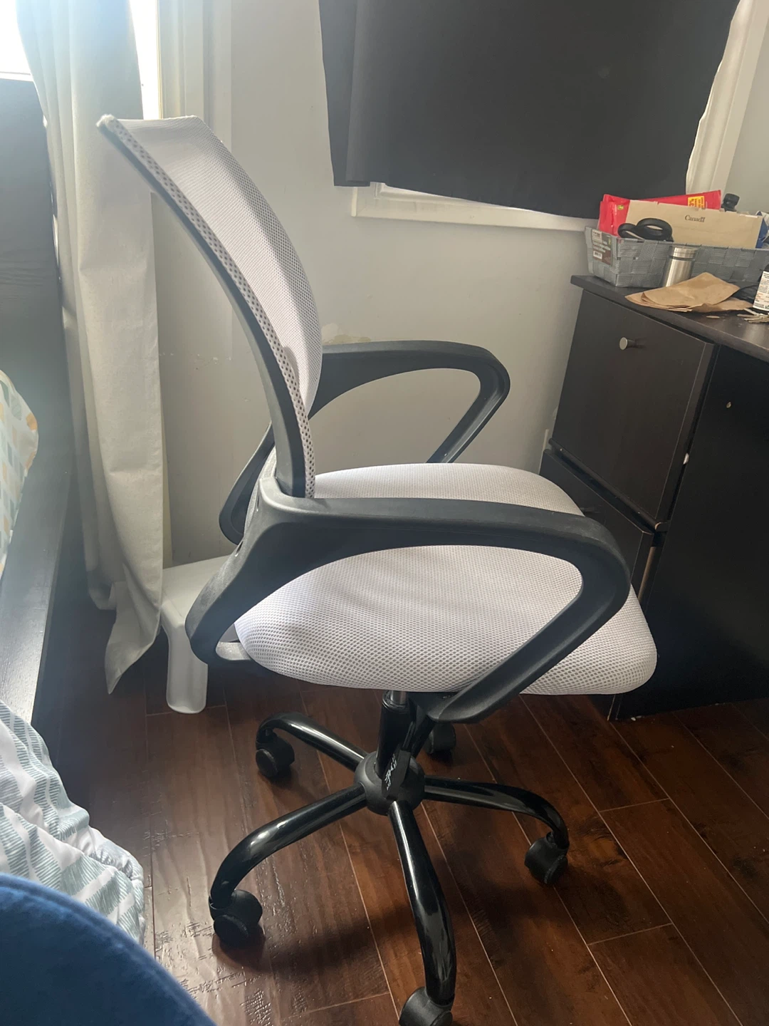 White Mesh Office Chair - photo 2