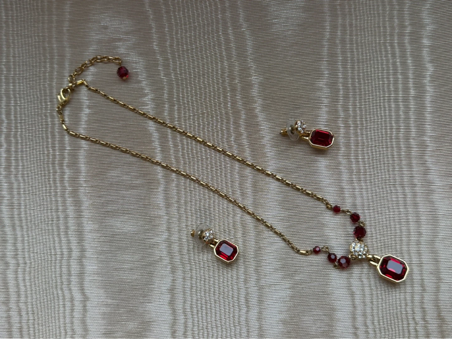 Swarovski Gold-tone Scarlet Red Crystals Set - photo 3