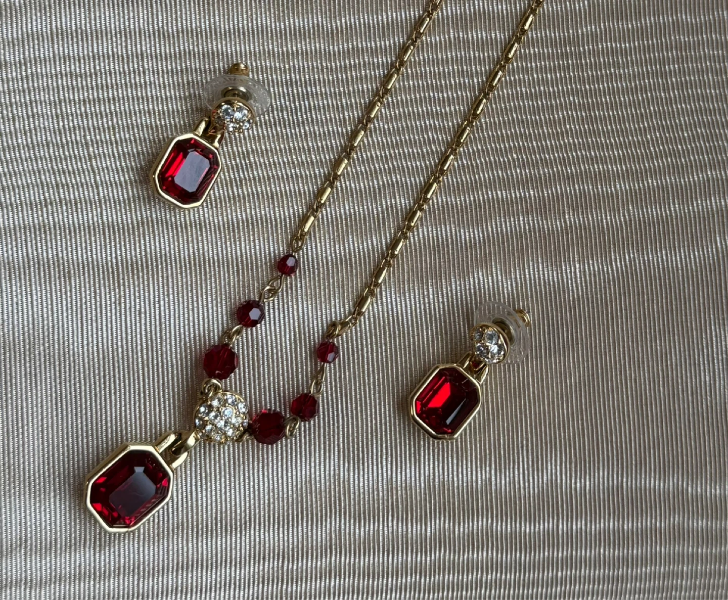 Swarovski Gold-tone Scarlet Red Crystals Set - photo 2
